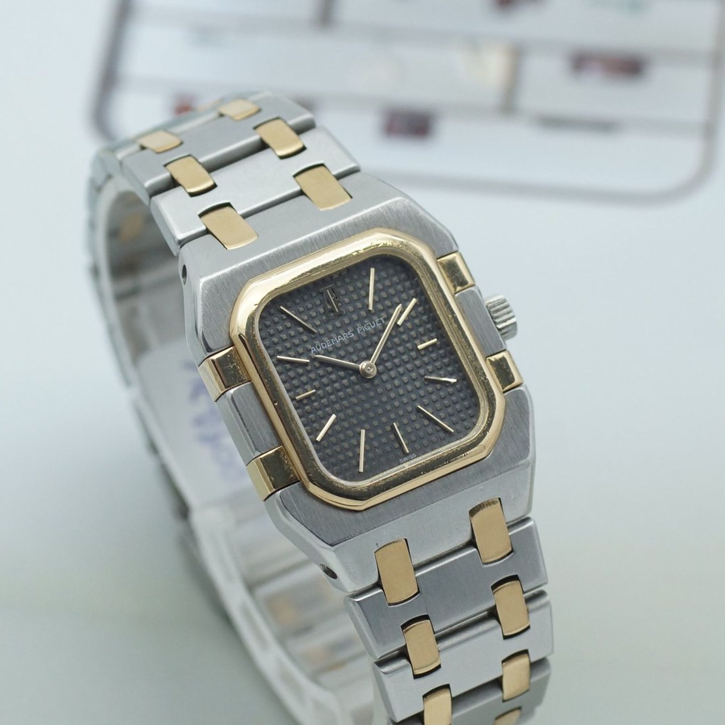Audemars Piguet Royal Oak Lady 6010SA (1985) - 25mm Goud/Staal (1/8)