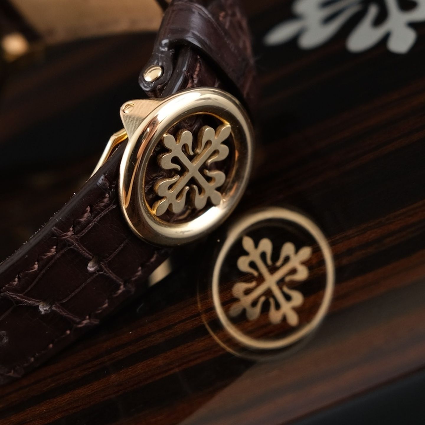 Patek Philippe Perpetual Calendar 5327J (2018) - White dial 39 mm Yellow Gold case (8/8)