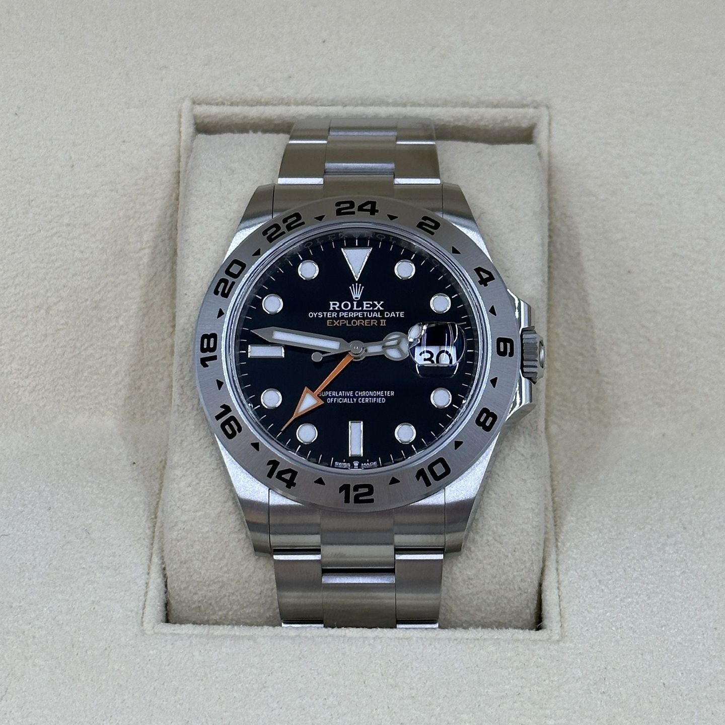 Rolex Explorer II 226570 (Unknown (random serial)) - Black dial 42 mm Steel case (4/8)