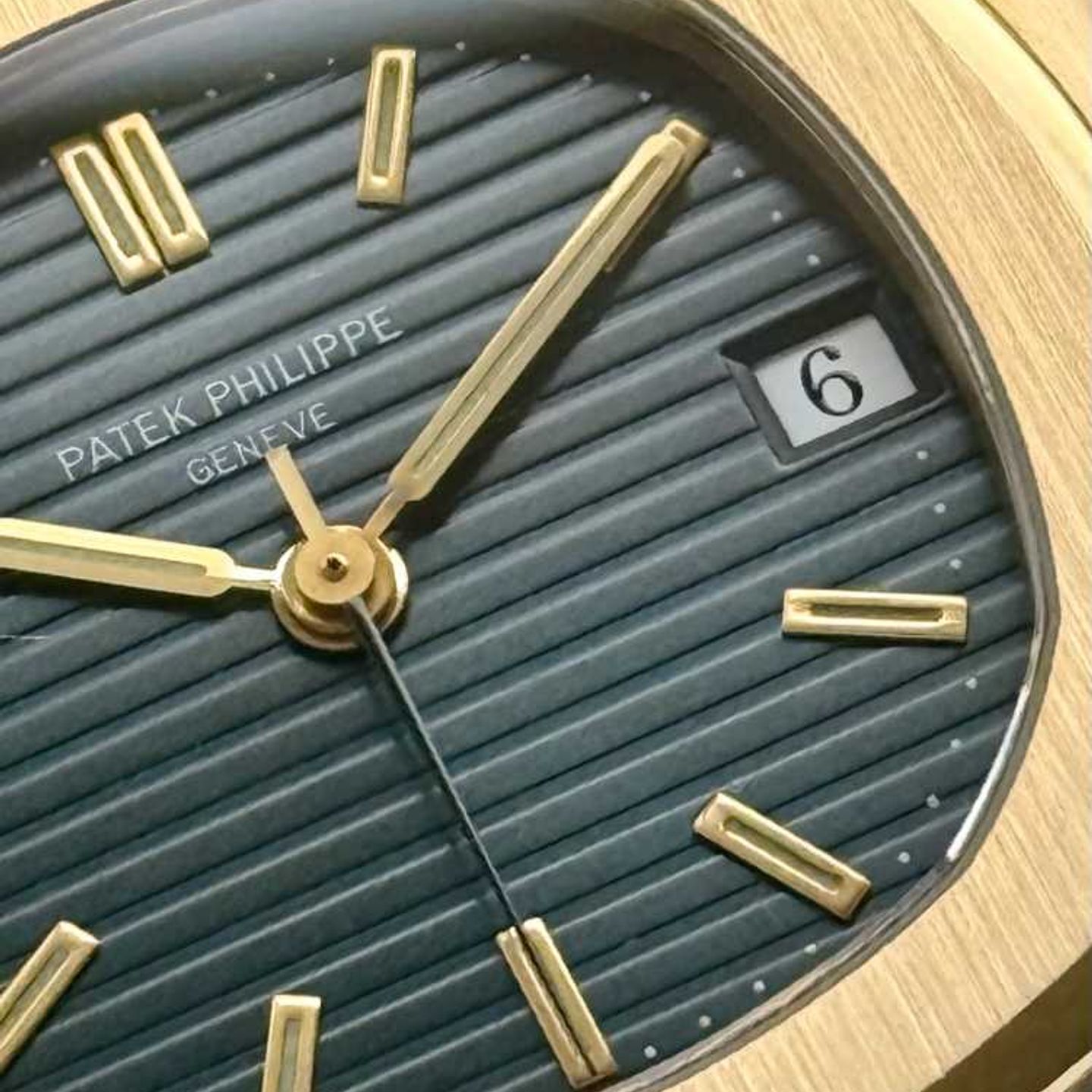 Patek Philippe Nautilus 3800 (Onbekend (willekeurig serienummer)) - Blauw wijzerplaat 37mm Goud/Staal (7/8)