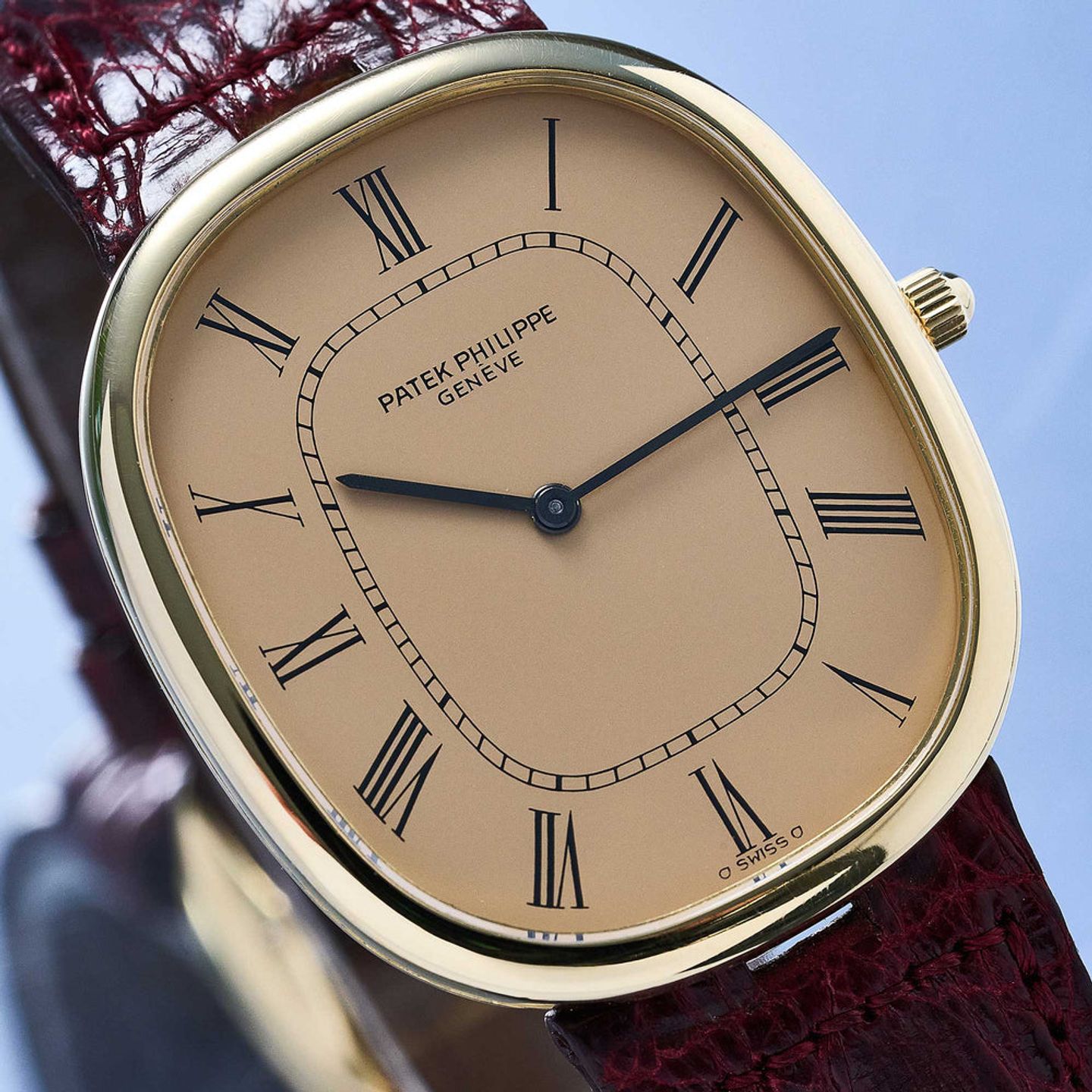 Patek Philippe Golden Ellipse 3738 (1991) - Champagne wijzerplaat 35mm Geelgoud (1/8)