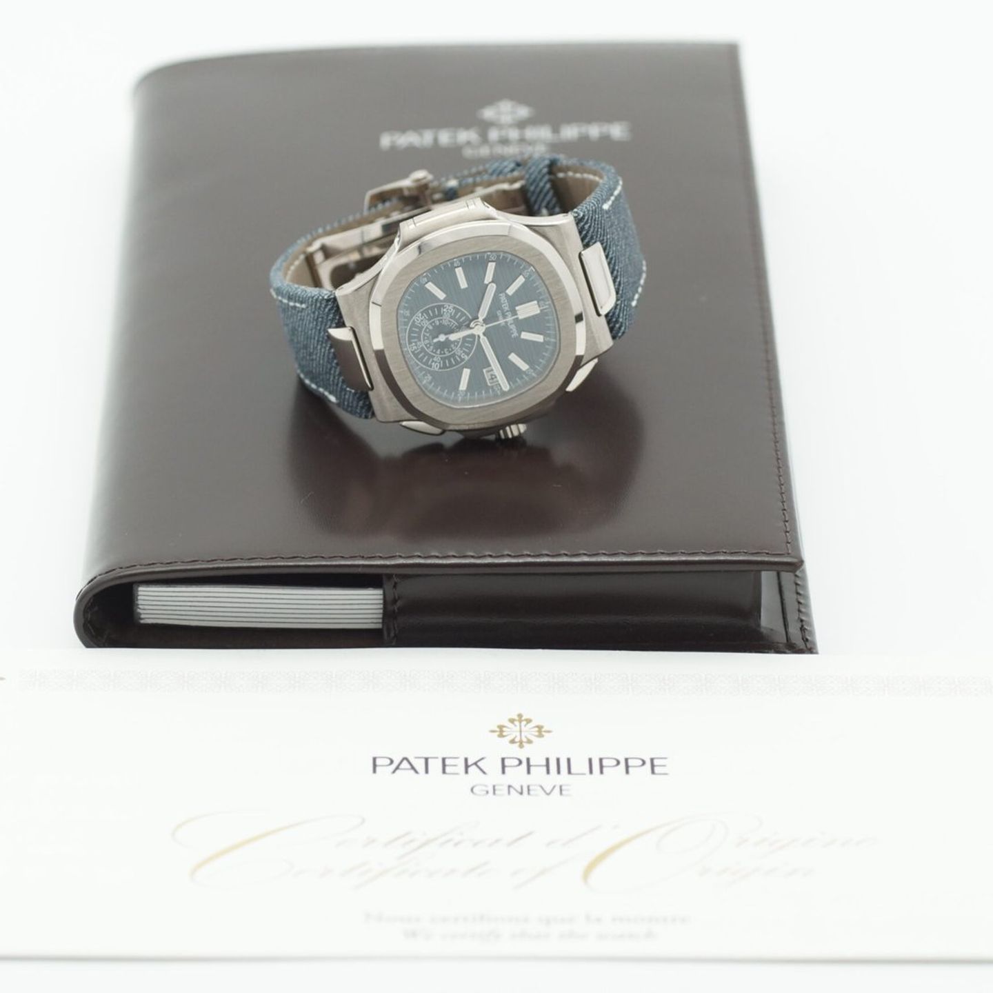 Patek Philippe Nautilus 5980 (2025) - 41mm (2/8)