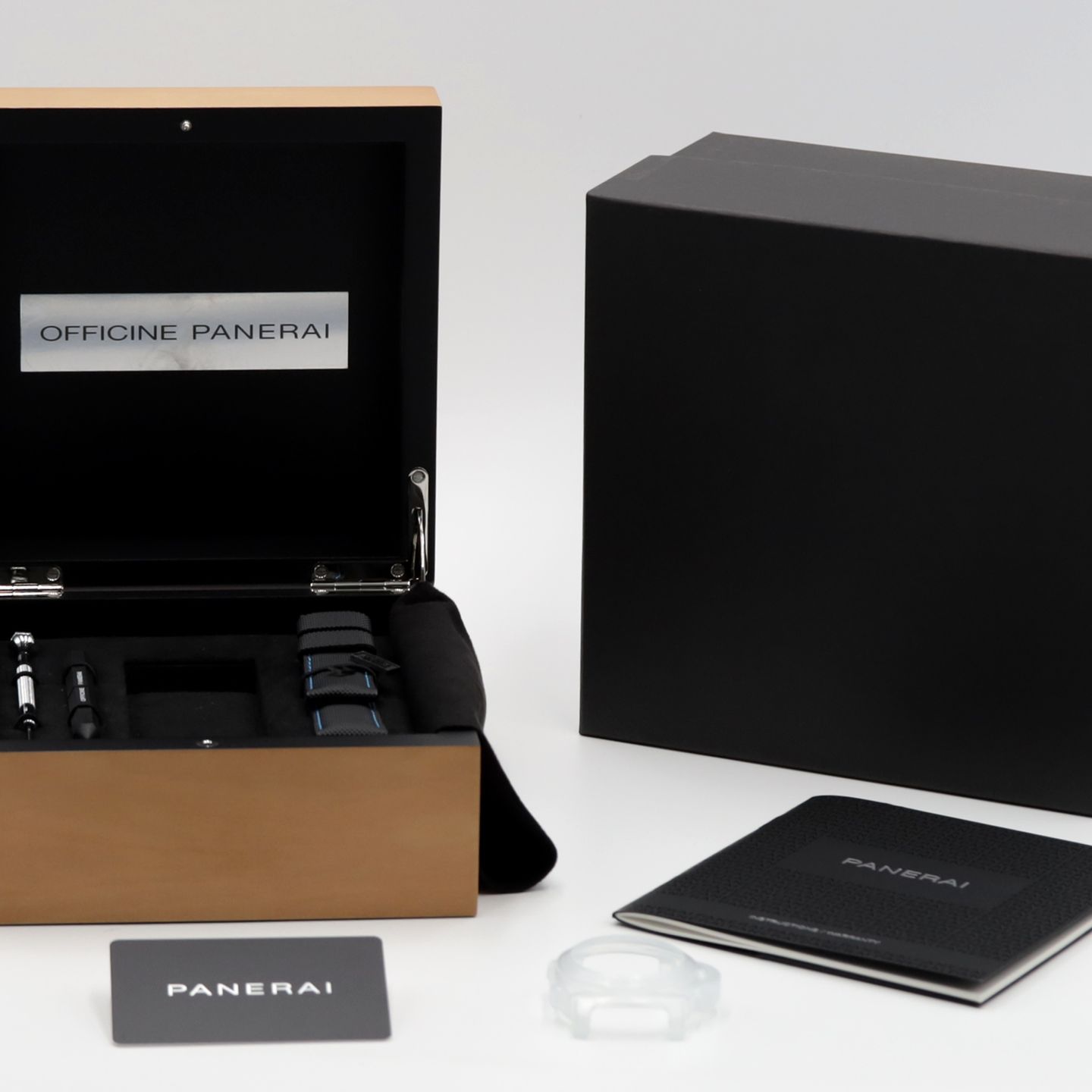 Panerai Luminor PAM00764 (Unknown (random serial)) - Black dial 44 mm Titanium case (8/8)