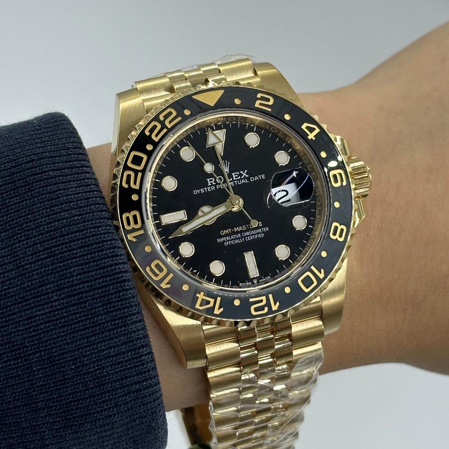 Rolex GMT-Master II 126718grnr (2024) - Black dial 40 mm Yellow Gold case (1/10)