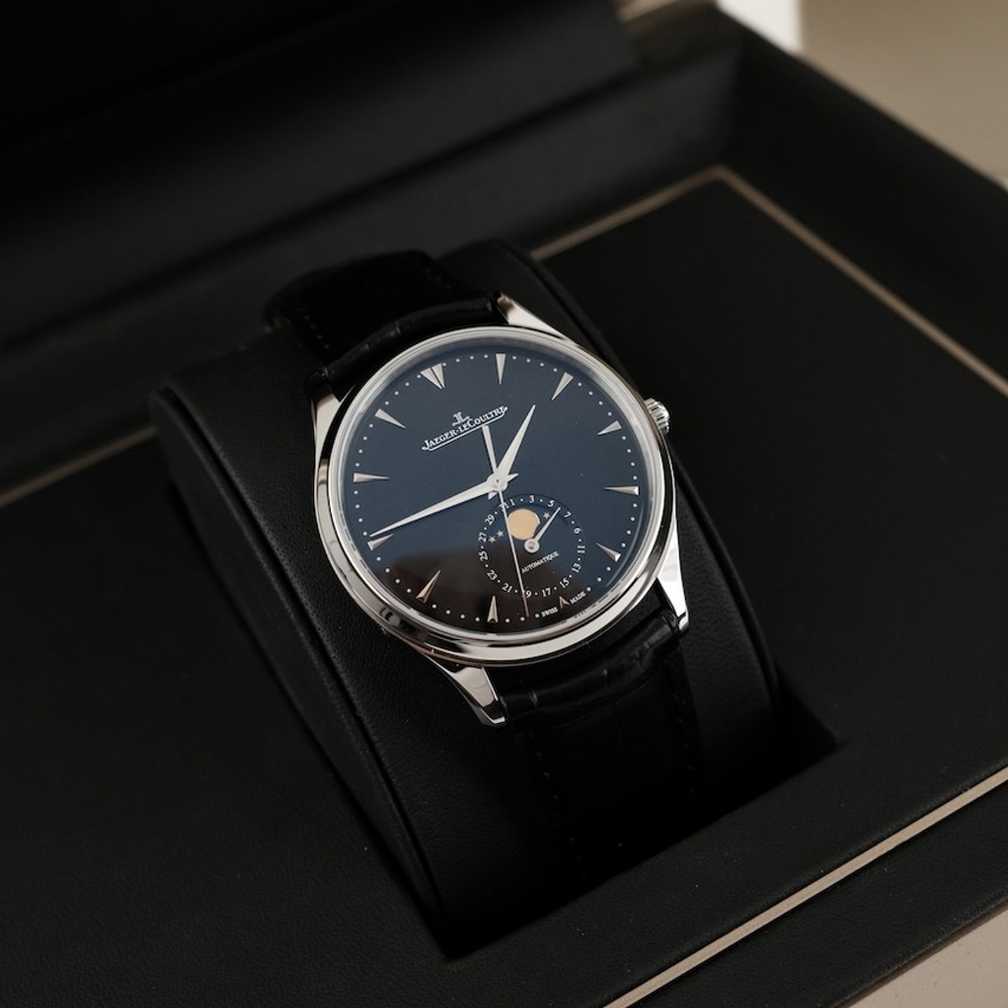 Jaeger-LeCoultre Master Ultra Thin Moon Q1368470 - (3/8)