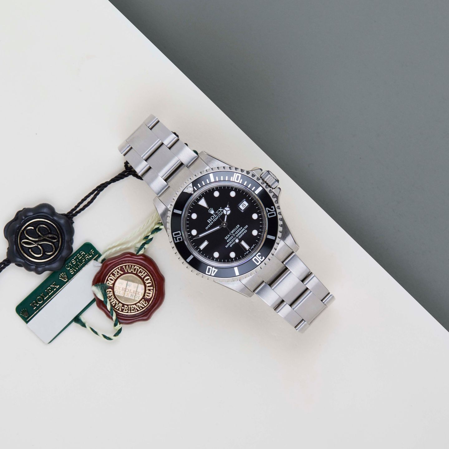 Rolex Sea-Dweller 4000 16600 (2007) - Black dial 40 mm Steel case (2/8)