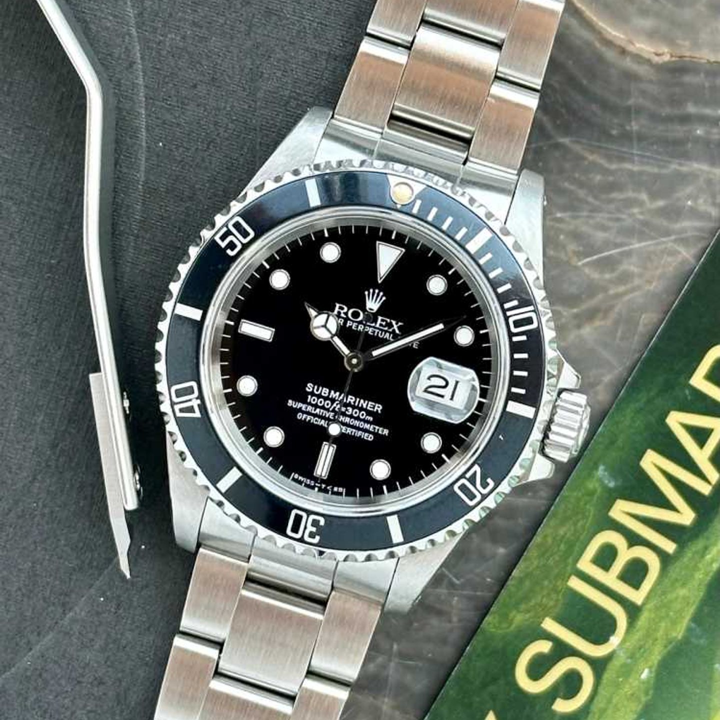 Rolex Submariner Date 16610 (1991) - Zwart wijzerplaat 40mm Staal (1/8)