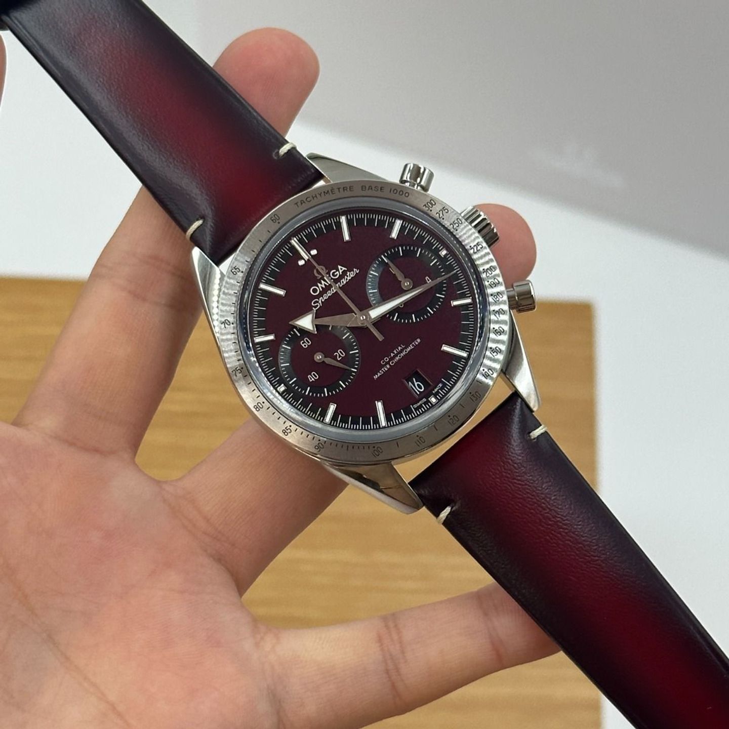 Omega Speedmaster '57 332.12.41.51.11.001 (2024) - Red dial 40 mm Steel case (3/8)