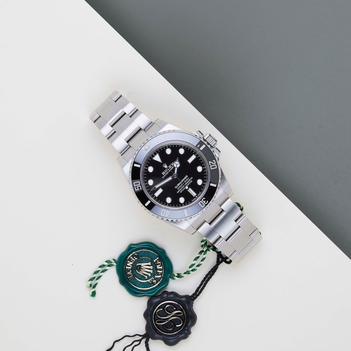 Rolex Submariner No Date 124060 (2021) - Black dial 41 mm Steel case (2/8)