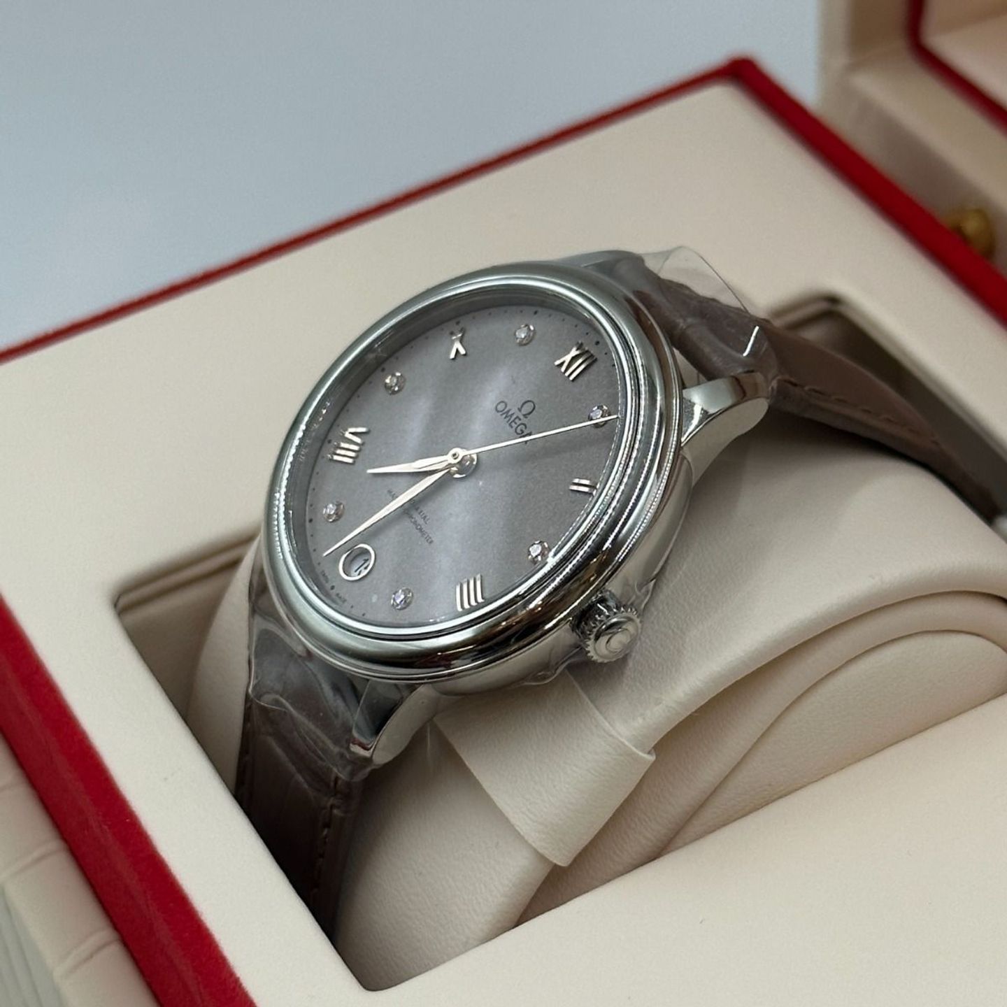 Omega De Ville 434.13.34.20.52.002 (2024) - Grey dial 34 mm Steel case (6/8)