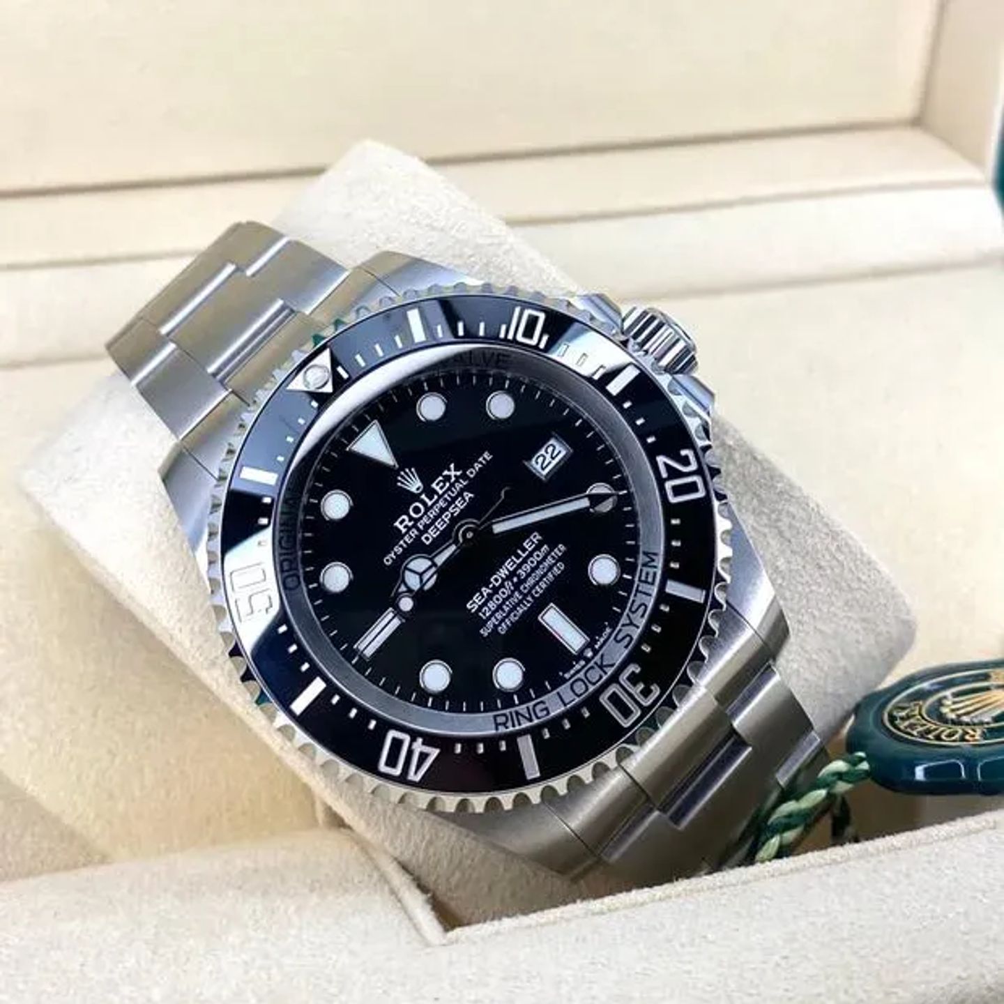 Rolex Sea-Dweller Deepsea 126660 (2022) - Black dial 44 mm Steel case (1/6)