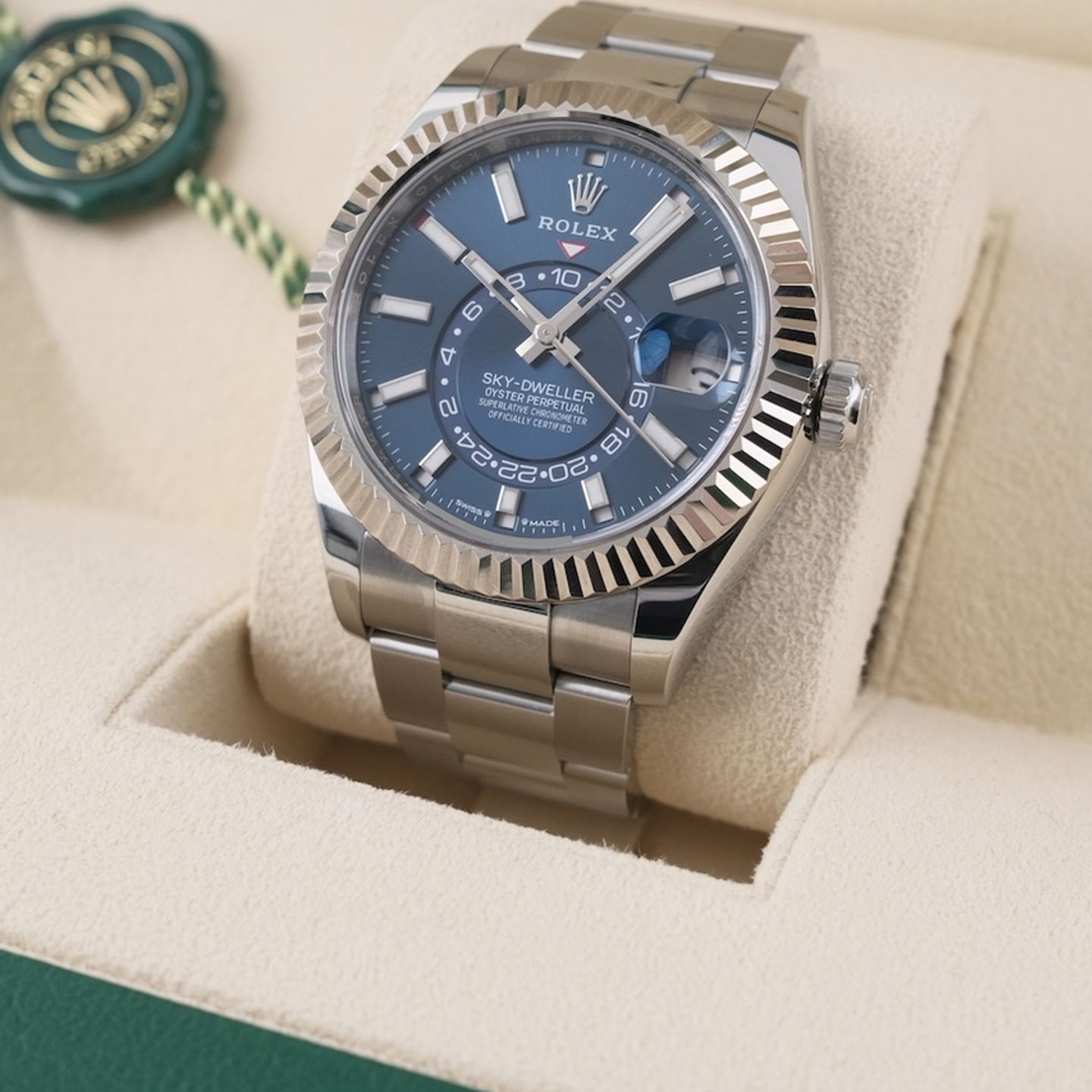 Rolex Sky-Dweller 336934 (2024) - 42 mm Steel case (3/8)