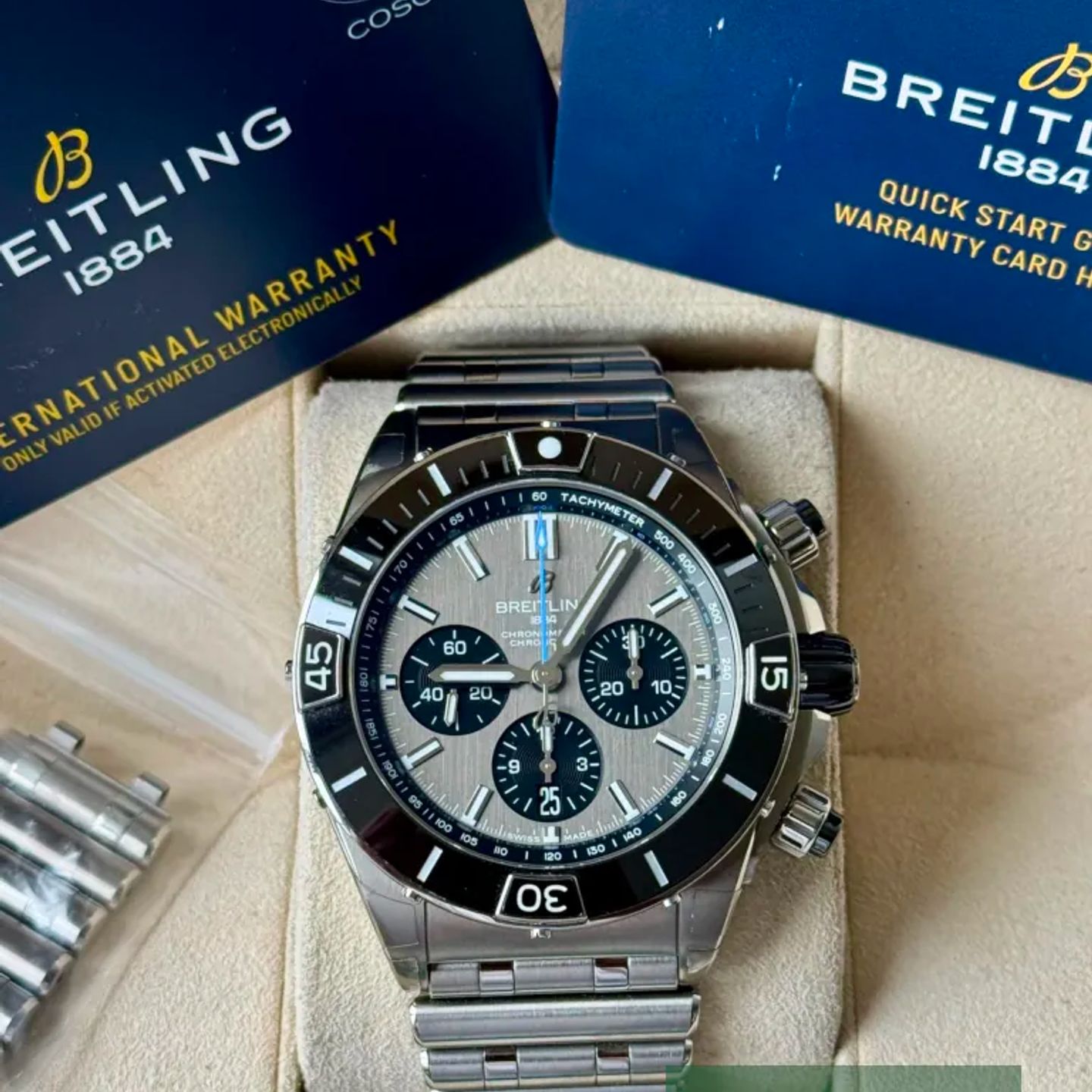 Breitling Super Chronomat EB0136251M1E1 (2024) - Grey dial 44 mm Titanium case (6/6)