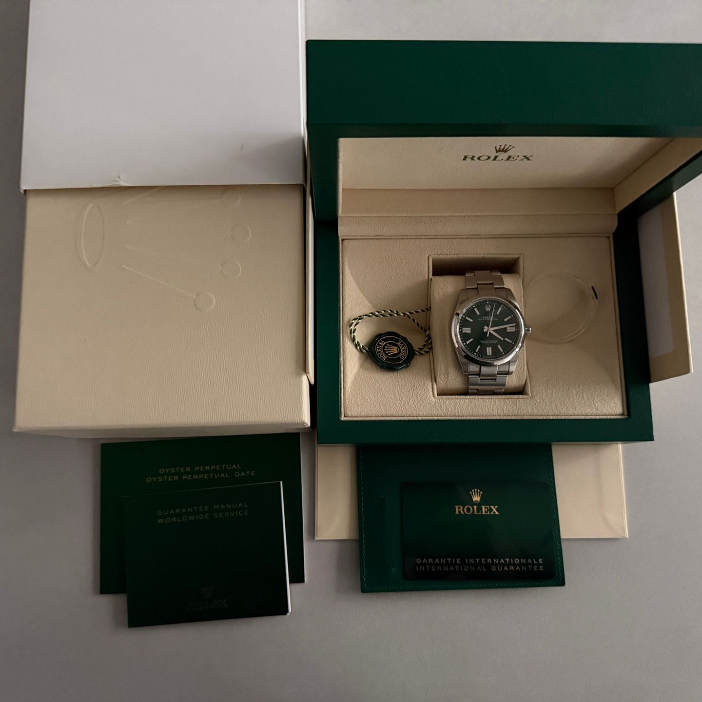 Rolex Oyster Perpetual 41 124300 - (2/6)
