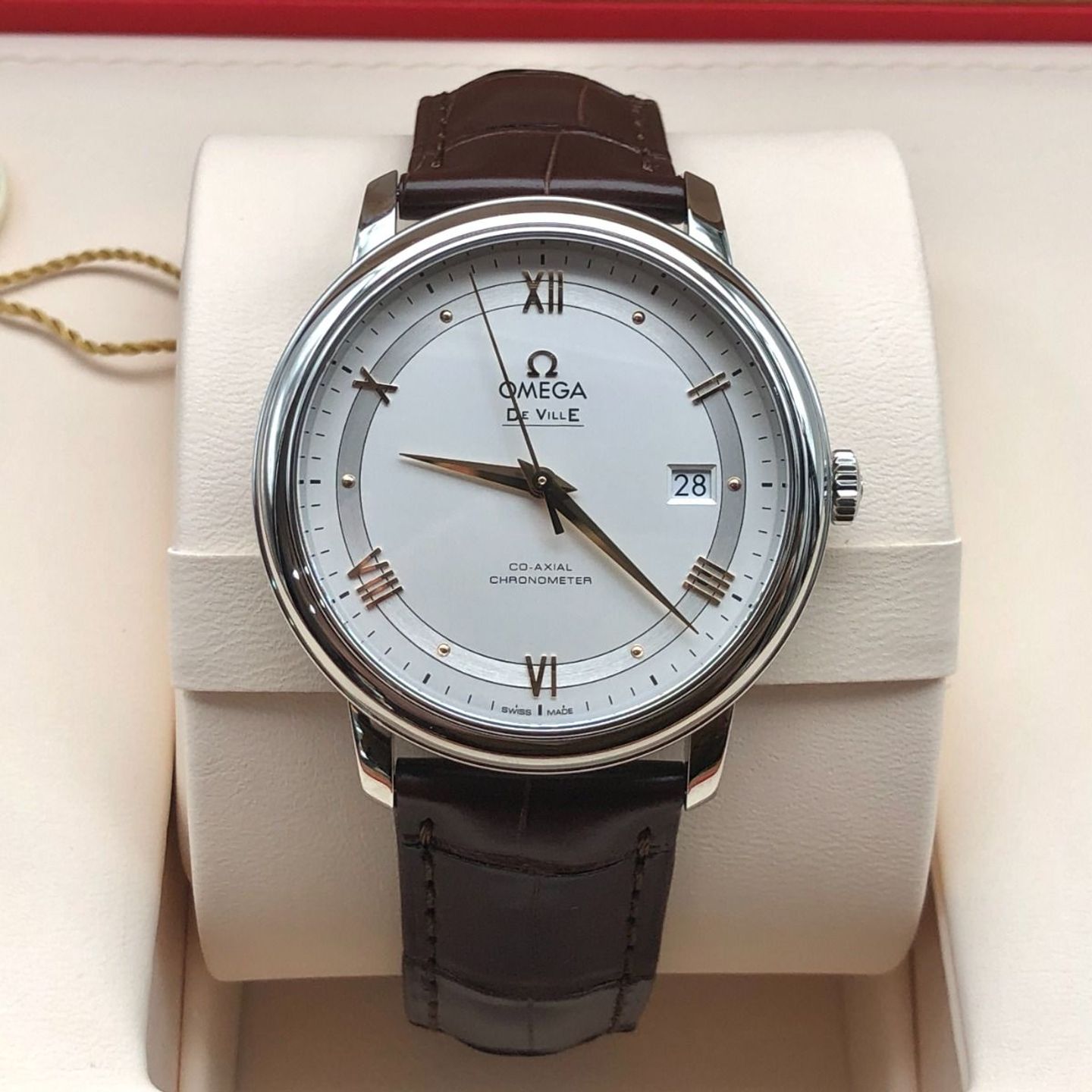 Omega De Ville Prestige 424.13.40.20.02.002 (2024) - Silver dial 39 mm Steel case (2/8)