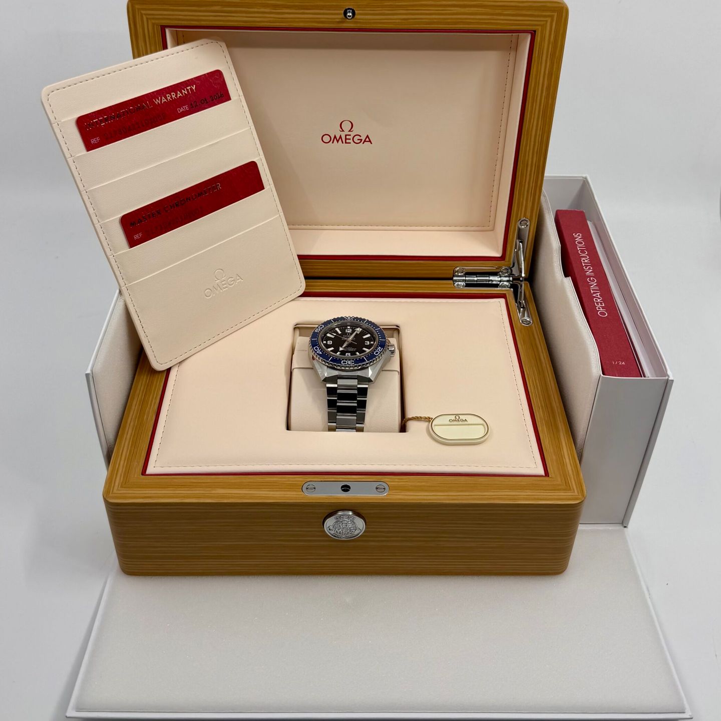 Omega Seamaster Planet Ocean 217.30.42.21.01.002 (2026) - Zwart wijzerplaat 42mm Titanium (3/8)