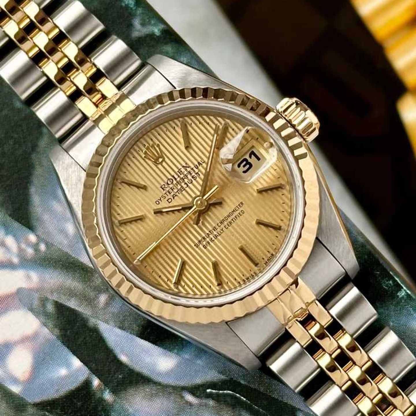Rolex Lady-Datejust 69173 (1995) - Gold dial 26 mm Gold/Steel case (6/8)