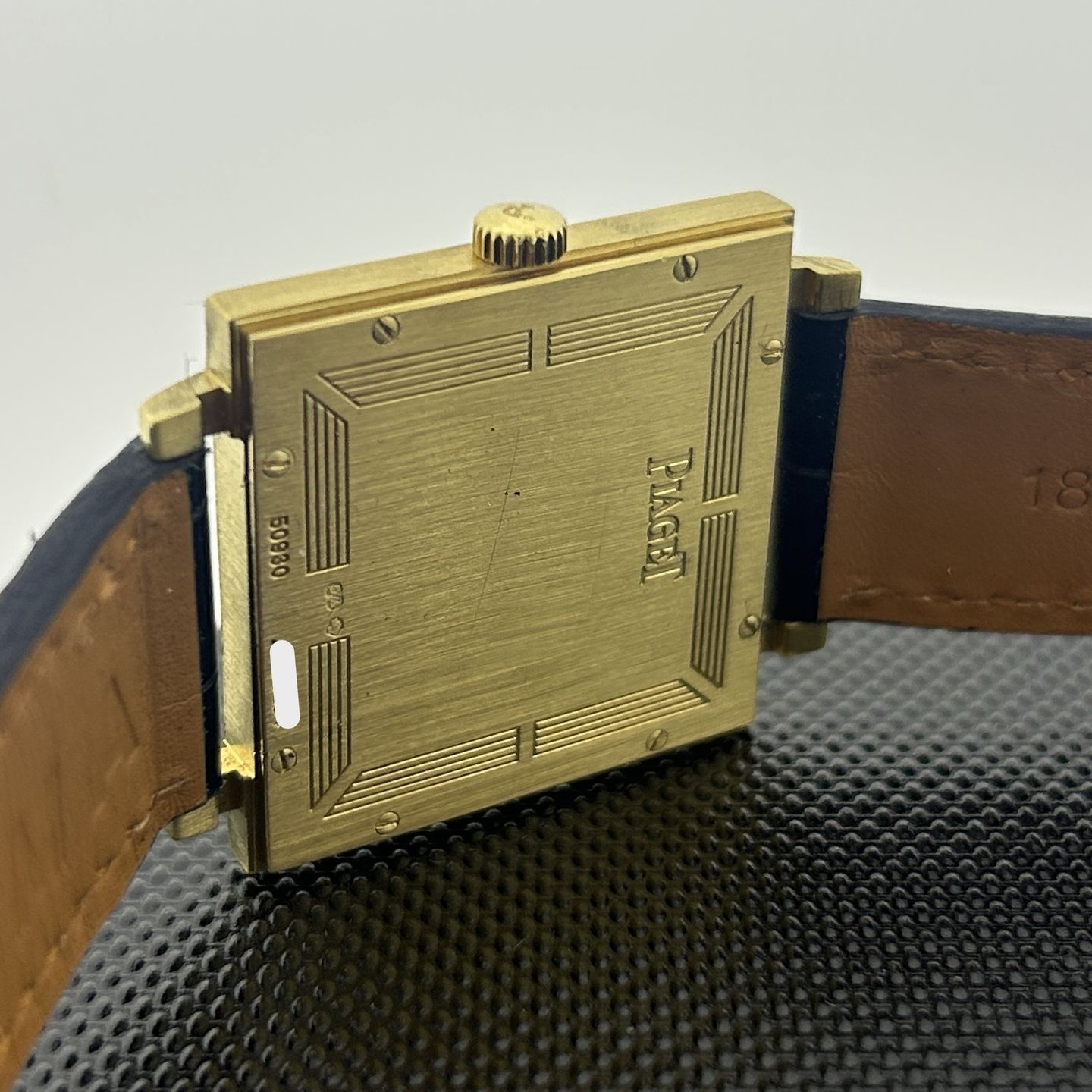 Piaget Altiplano 50930 (Unknown (random serial)) - White dial 31 mm Yellow Gold case (2/8)