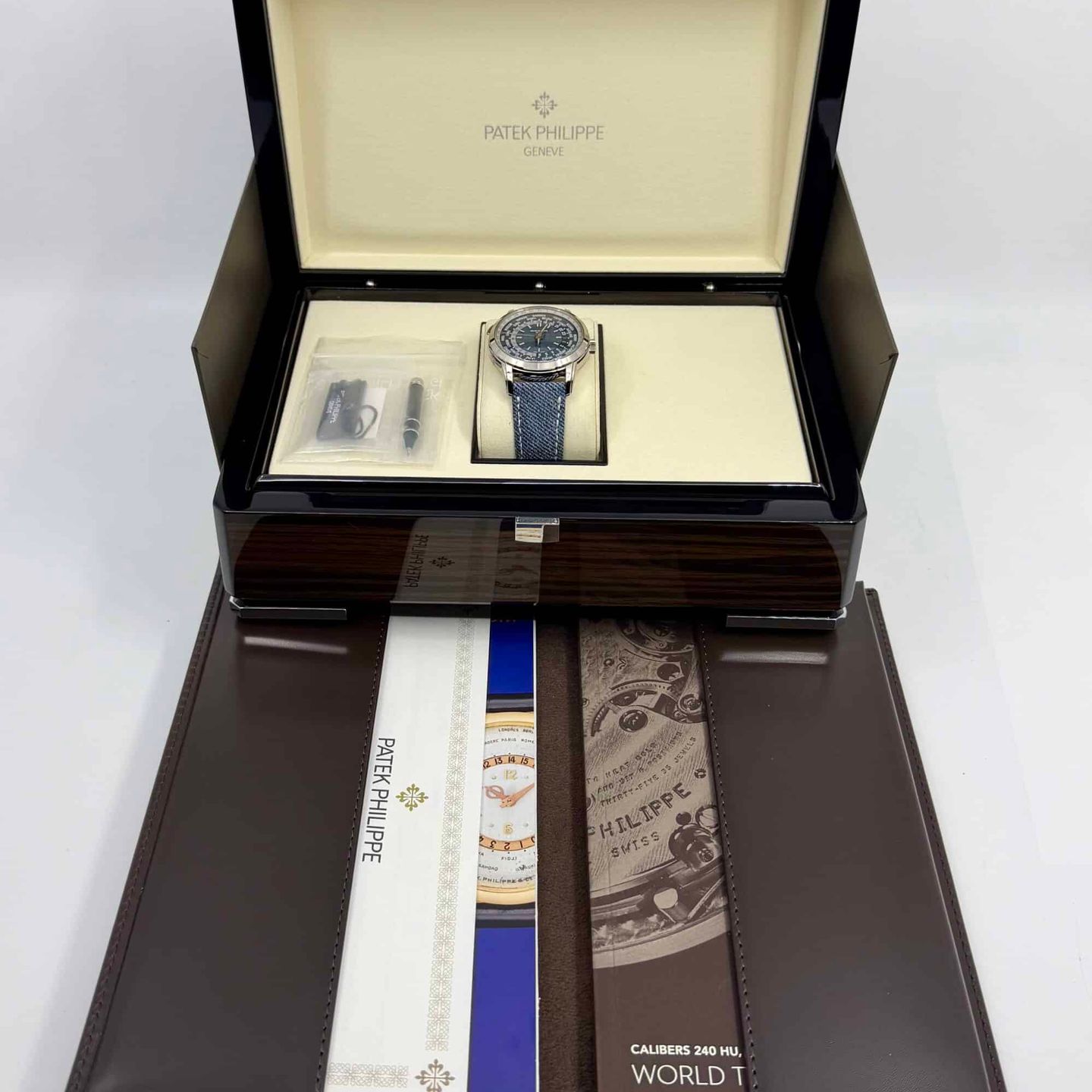 Patek Philippe World Time 5330G-001 - (3/8)