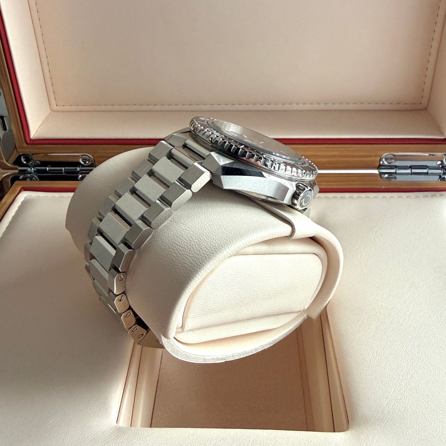 Omega Seamaster Planet Ocean 217.30.42.21.01.001 - (4/7)