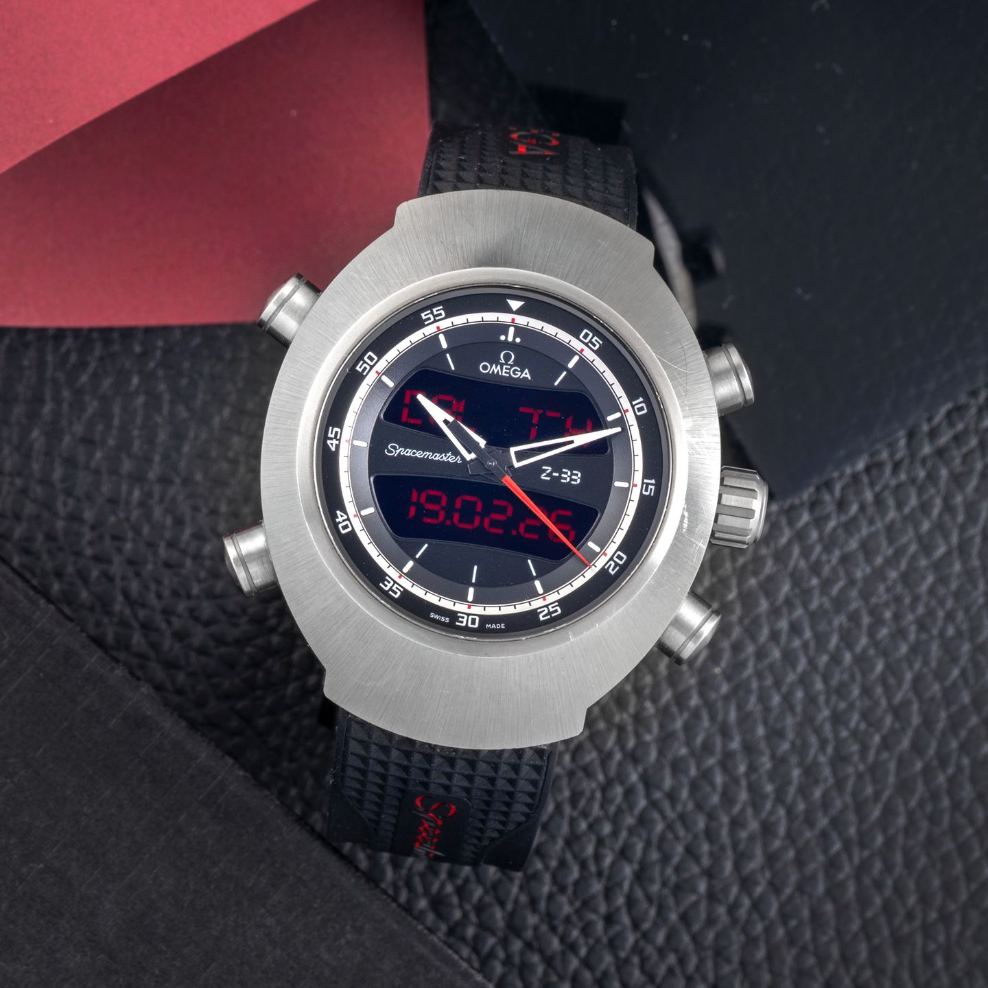 Omega Speedmaster Spacemaster Z-33 325.92.43.79.01.001 (Unknown (random serial)) - Black dial 43 mm Titanium case (1/8)