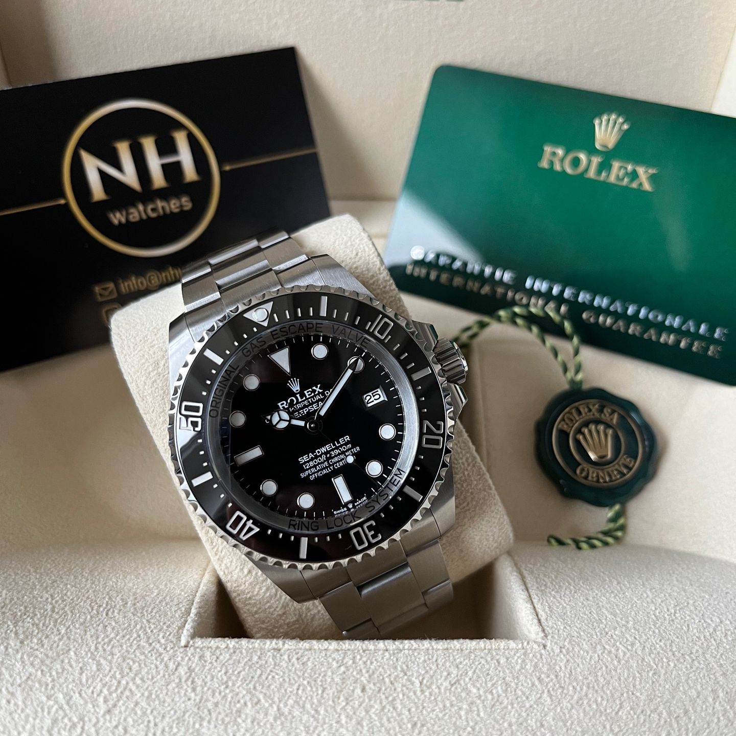 Rolex Sea-Dweller Deepsea 136660 (2023) - Black dial 44 mm Steel case (2/8)