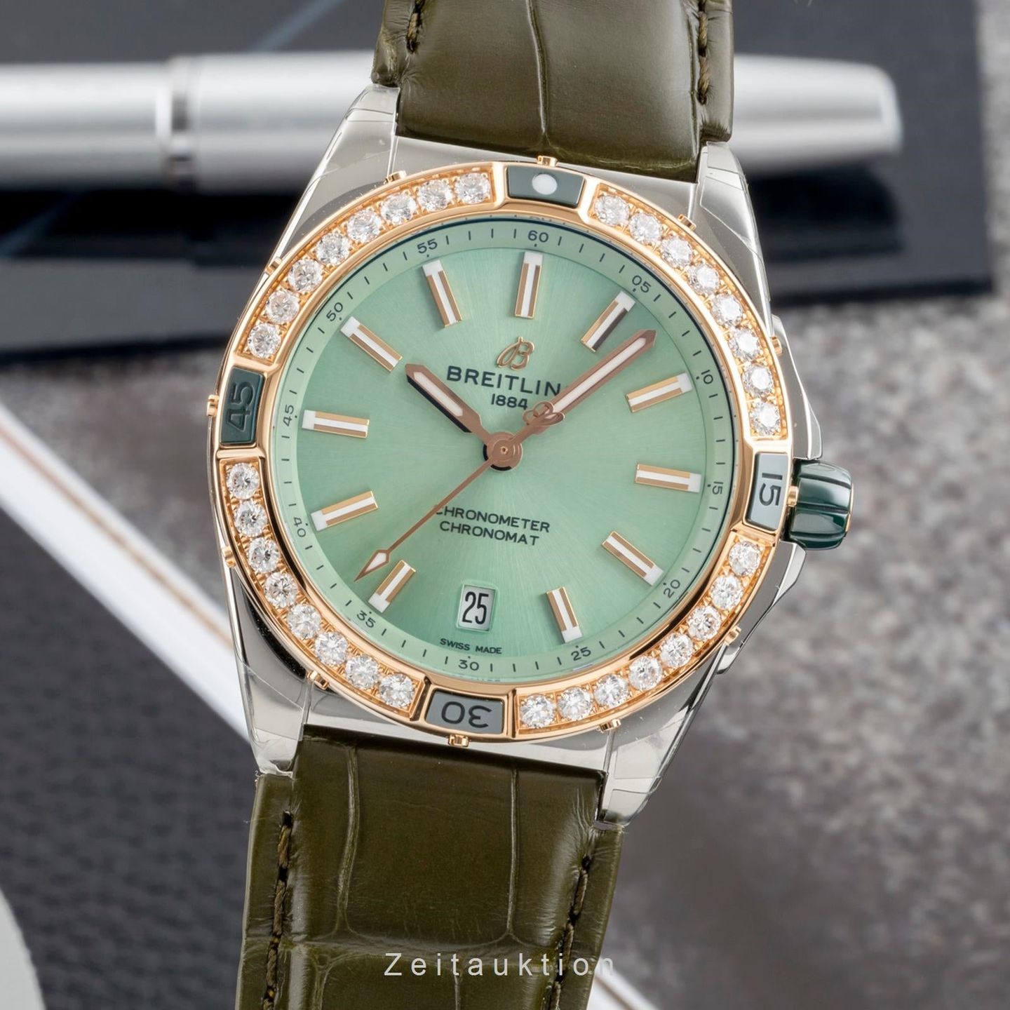 Breitling Chronomat 38 U17356531L1P1 (Unknown (random serial)) - Pink dial 38 mm Gold/Steel case (1/8)