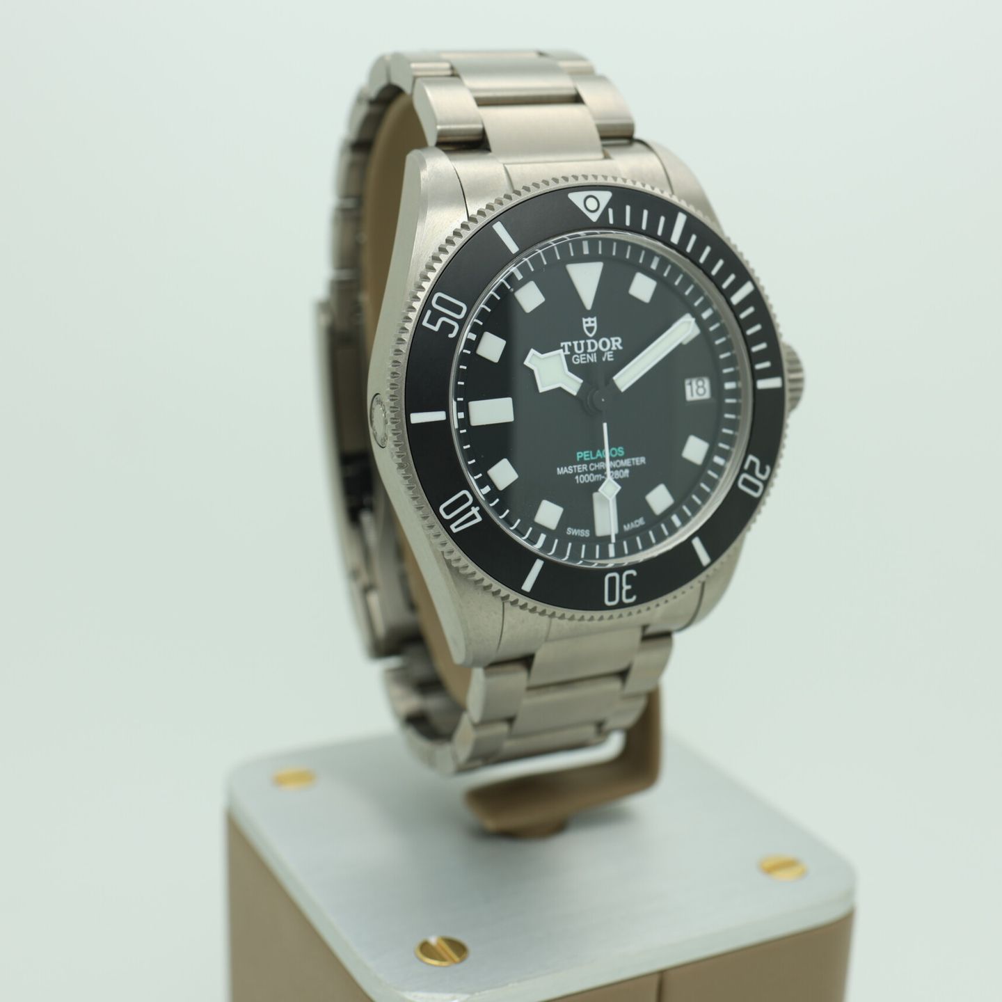 Tudor Pelagos 2543C1A7NU (2025) - Zwart wijzerplaat 43mm Titanium (2/8)