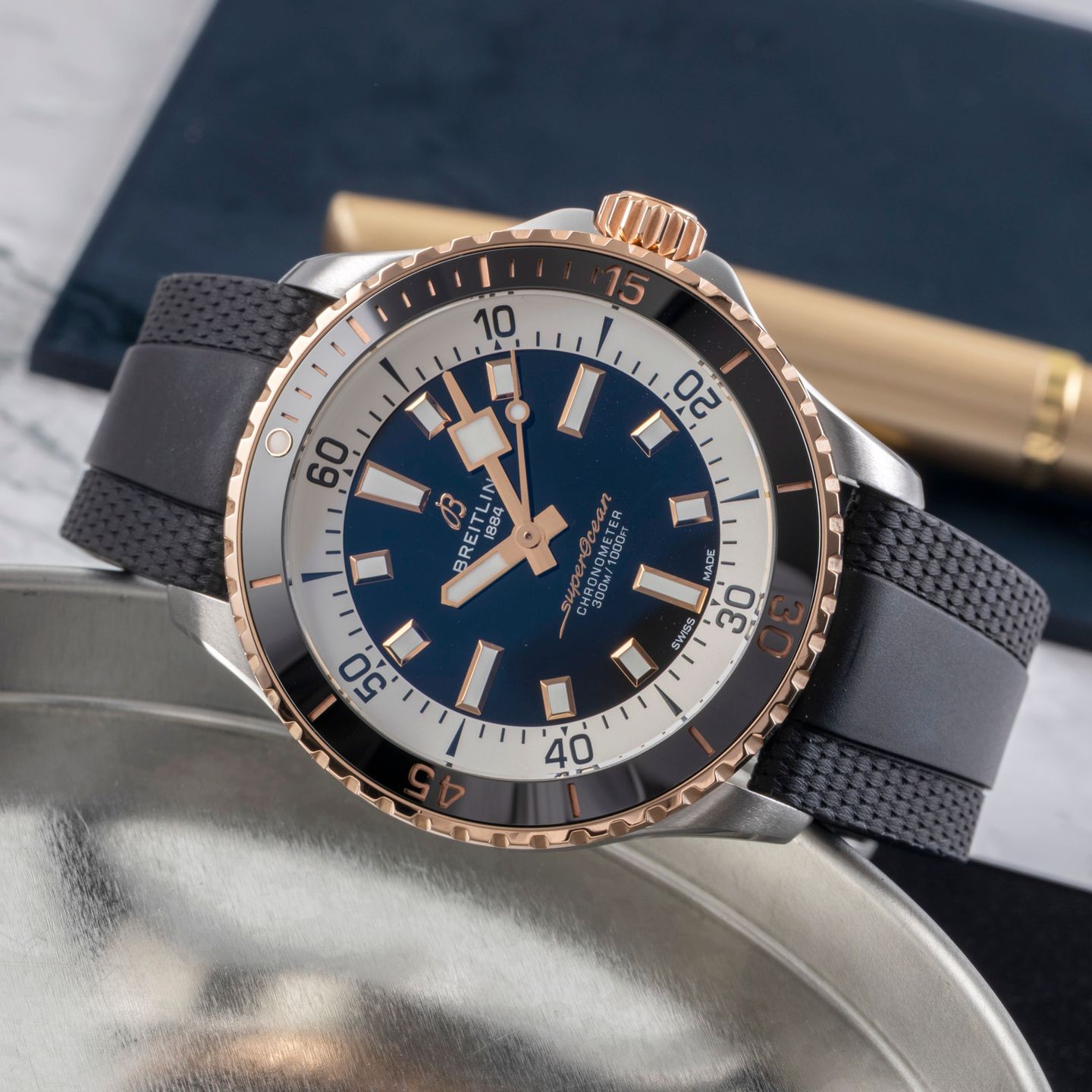 Breitling Superocean 42 U17375 (2022) - 42mm Goud/Staal (2/8)