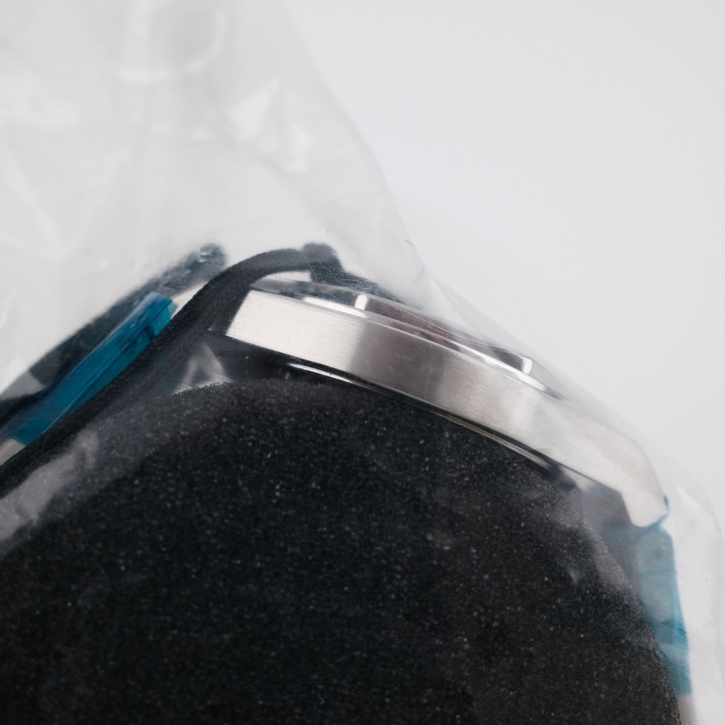 Girard-Perregaux Laureato 81010-11-431-11A (2023) - Blue dial 43 mm Steel case (4/8)