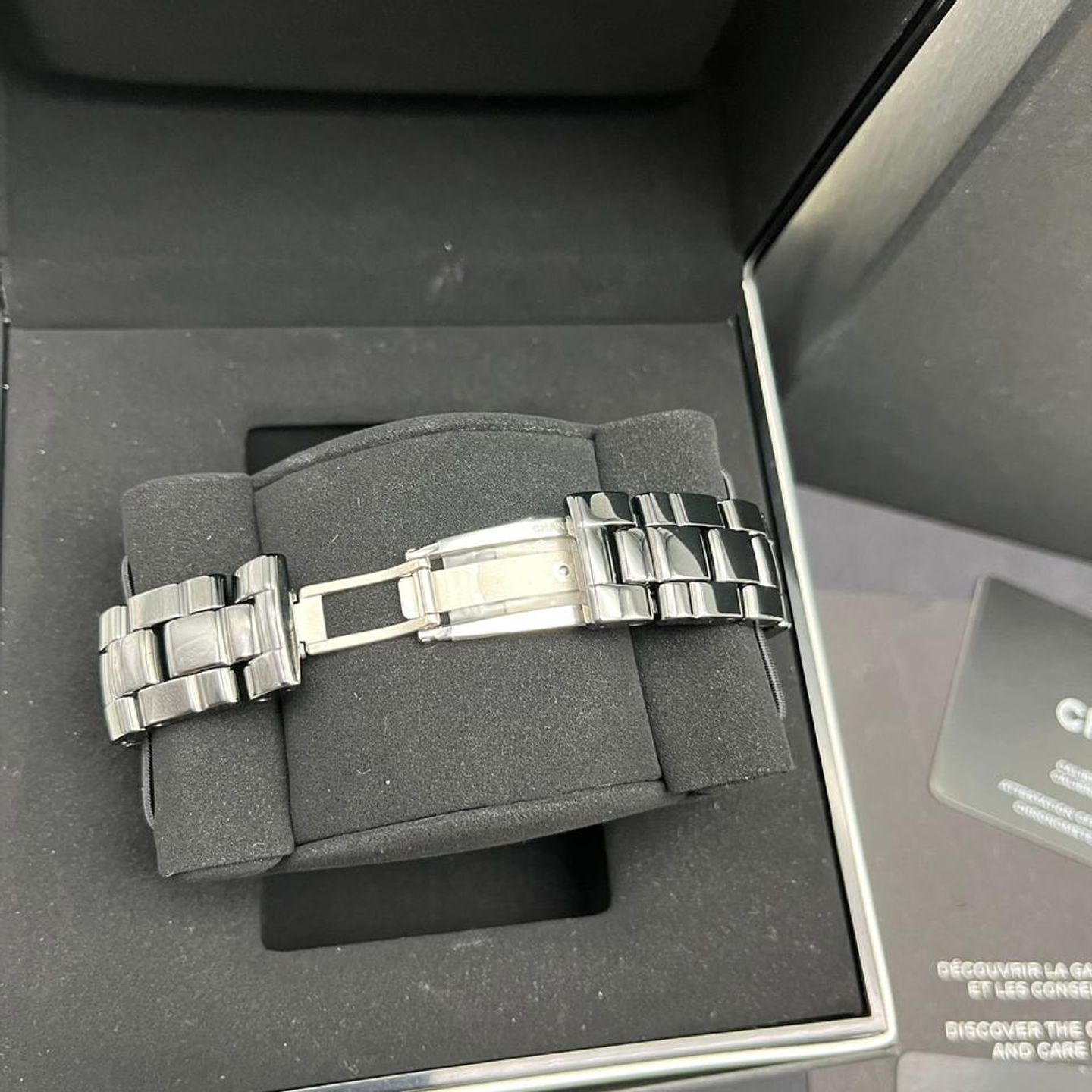 Chanel J12 H7989 - (8/10)
