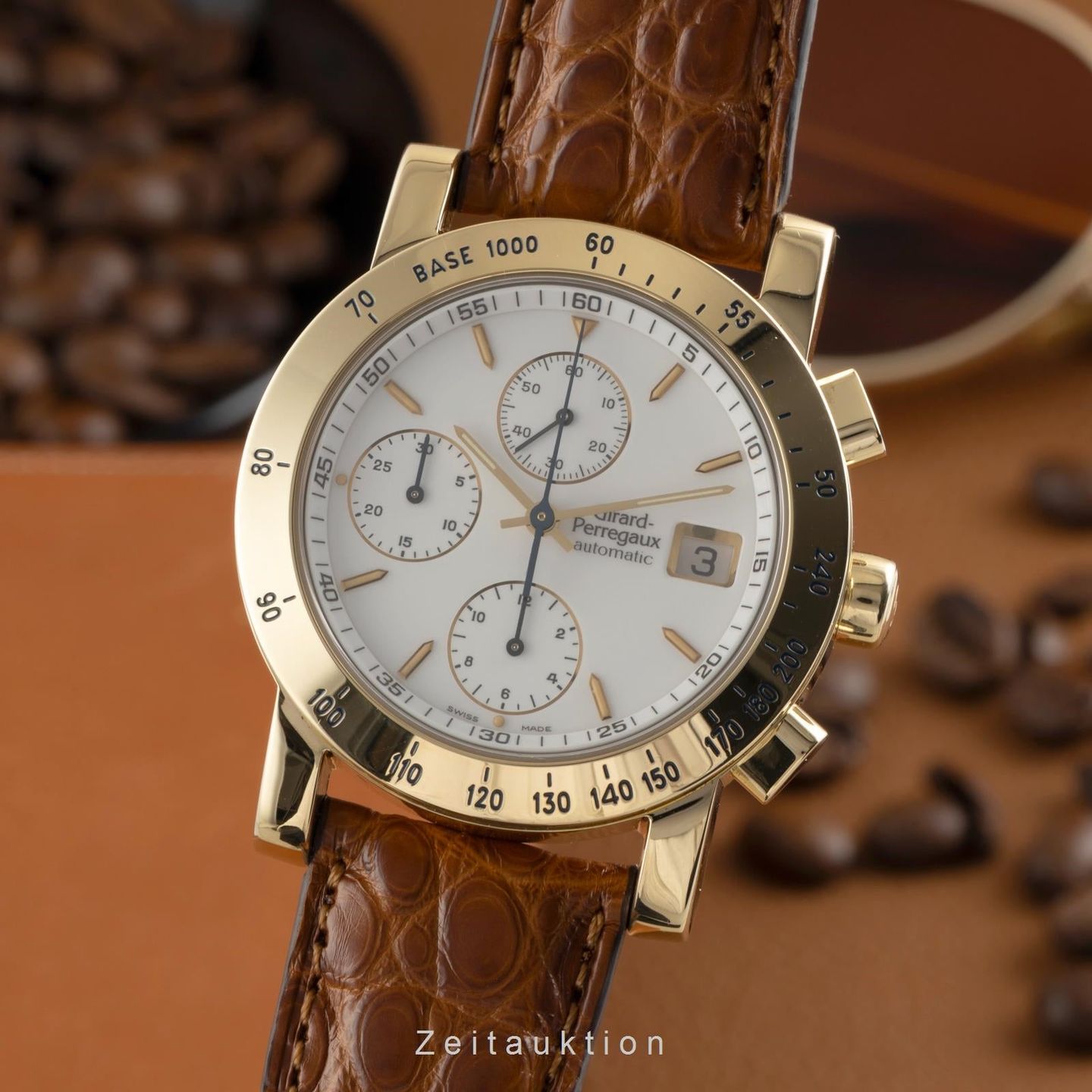 Girard-Perregaux Unknown 1010 (Unknown (random serial)) - White dial 39 mm Yellow Gold case (1/8)
