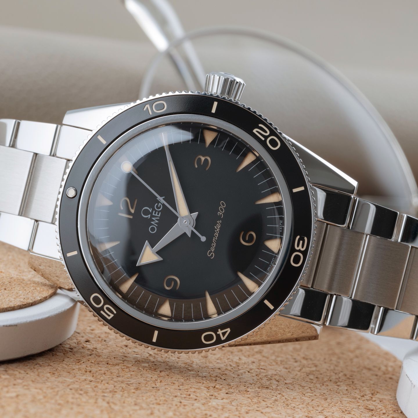 Omega Seamaster 300 234.30.41.21.01.001 - (2/8)