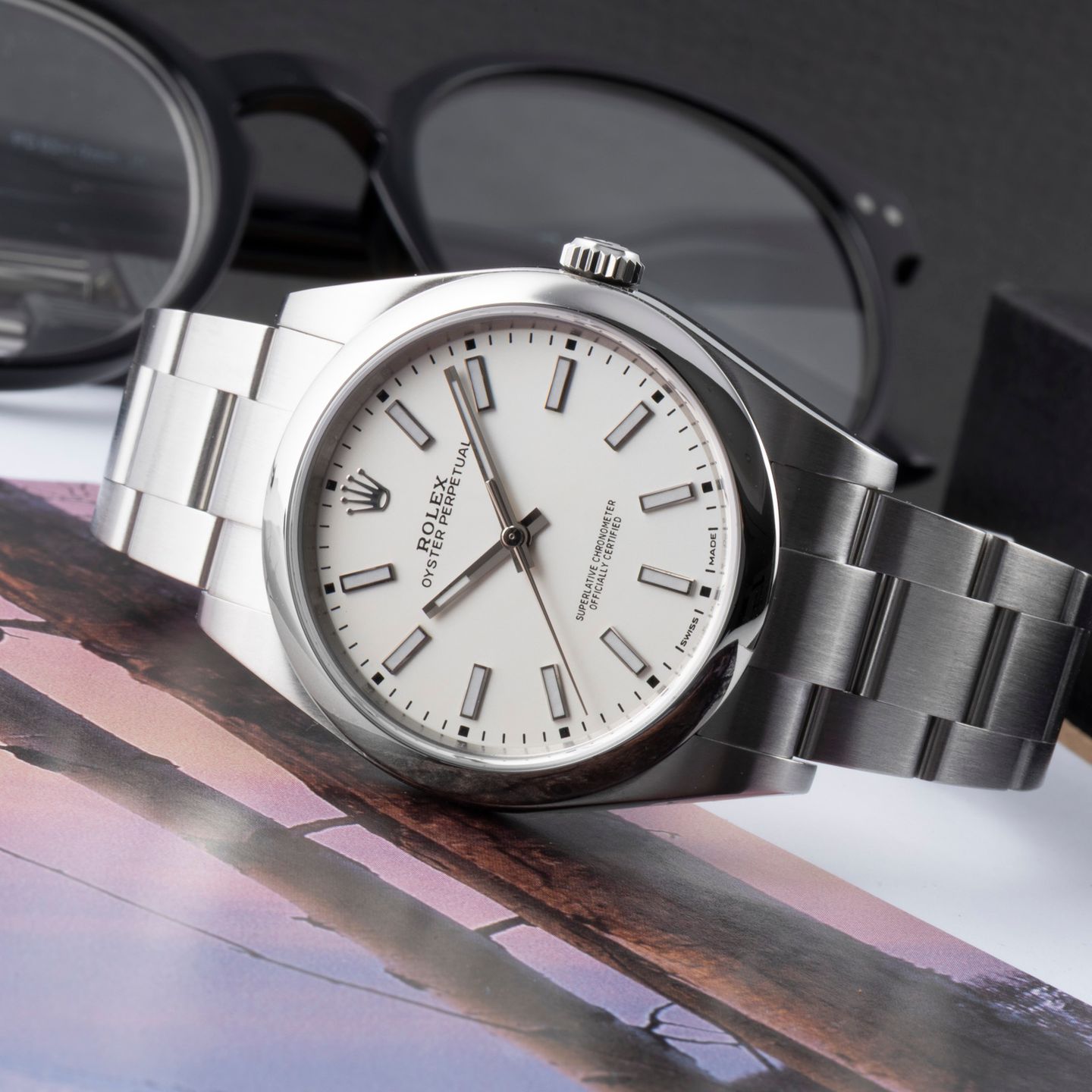 Rolex Oyster Perpetual 39 114300 (Unknown (random serial)) - White dial 39 mm Steel case (2/8)