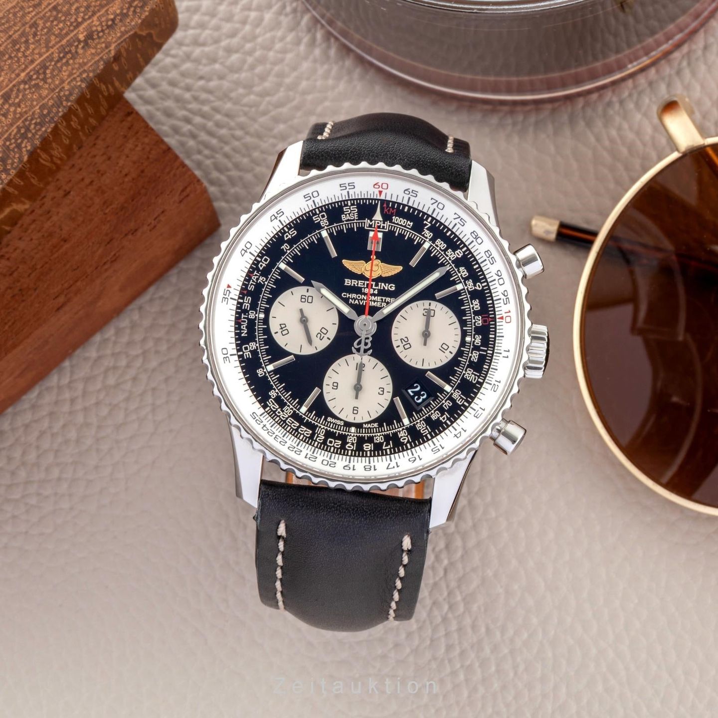Breitling Navitimer 01 AB0120 (2011) - Black dial 43 mm Steel case (3/8)