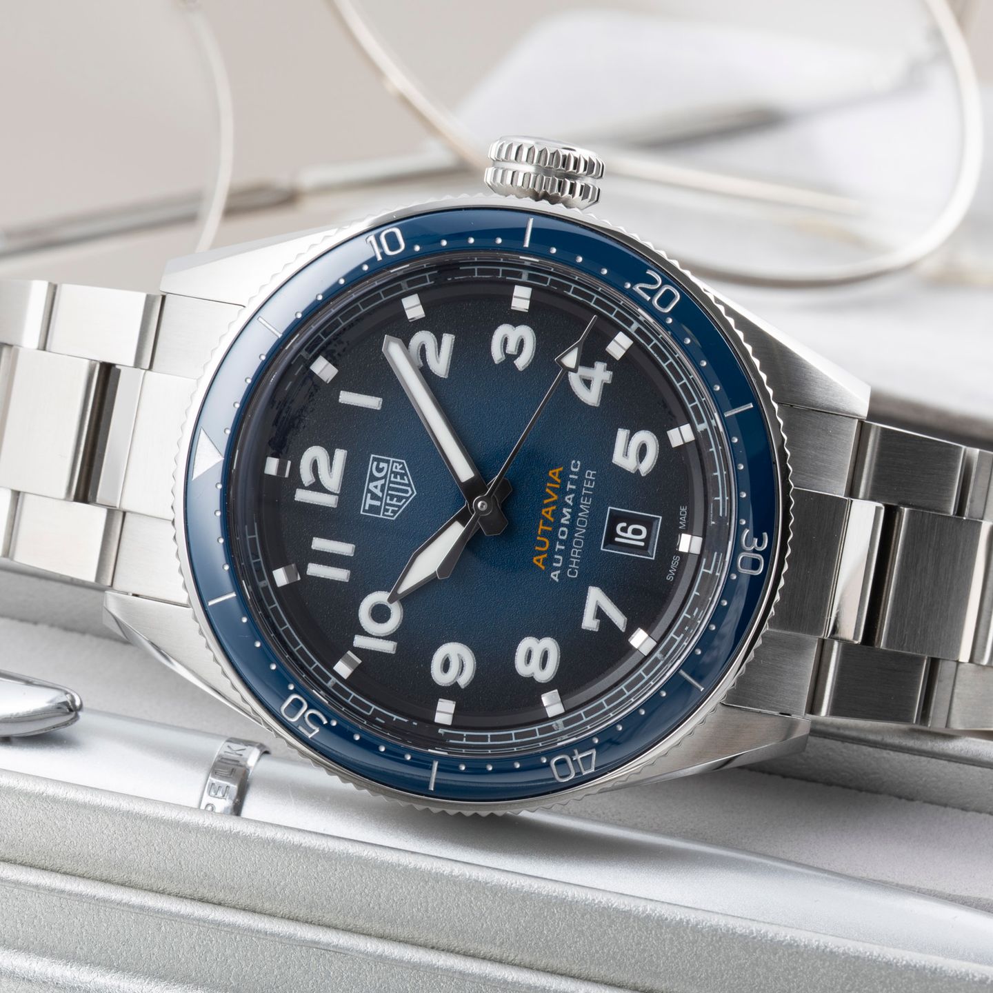 TAG Heuer Carrera Calibre HEUER 01 CAR201AA.BA0714 (Unknown (random serial)) - White dial 43 mm Steel case (2/8)