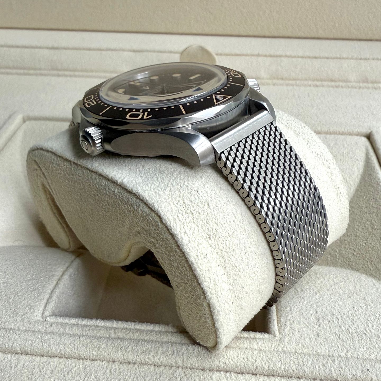 Omega Seamaster Diver 300 M 210.90.42.20.01.001 (2024) - Zwart wijzerplaat 42mm Titanium (4/6)