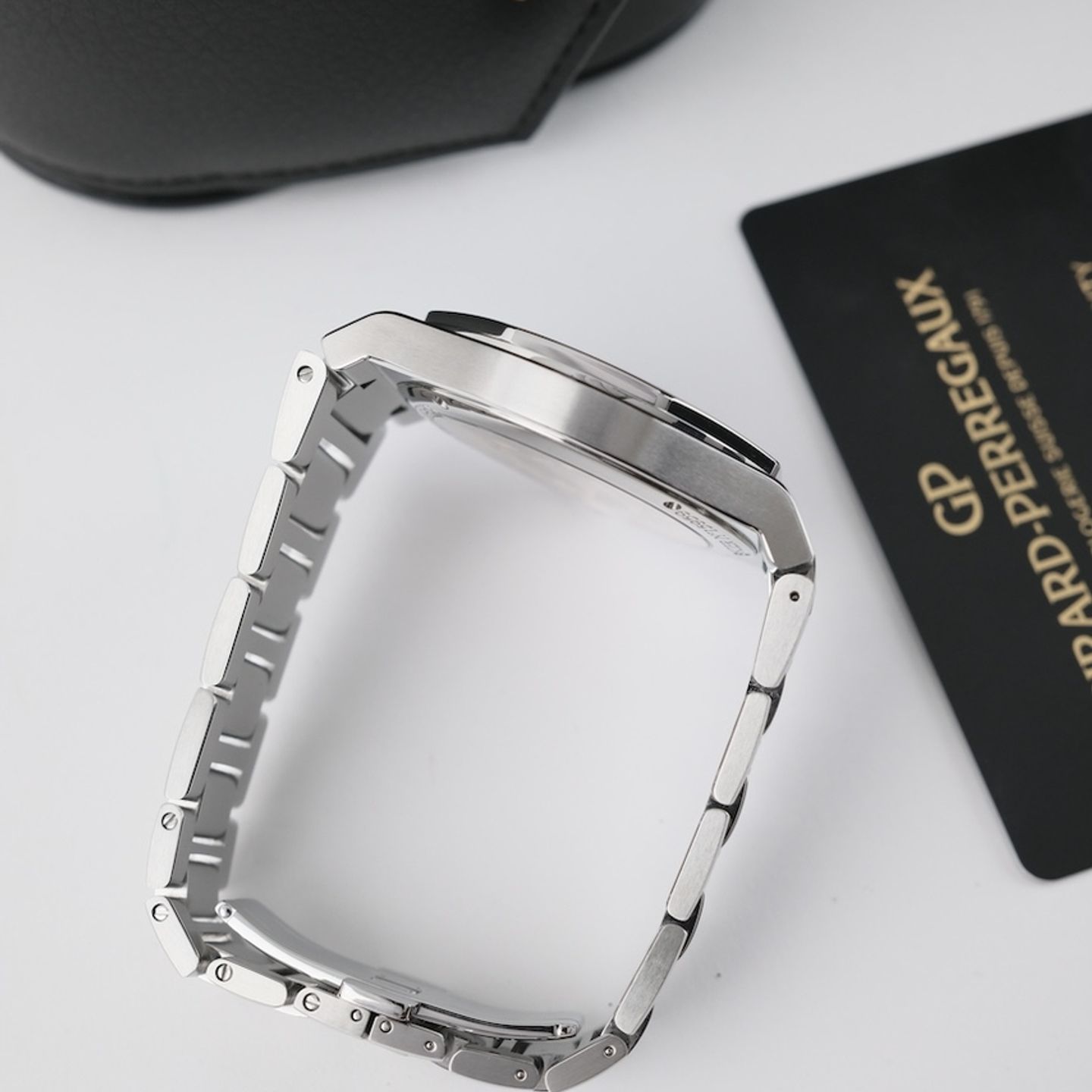 Girard-Perregaux Laureato 81015-11-001-11A (2022) - 43 mm Steel case (6/8)