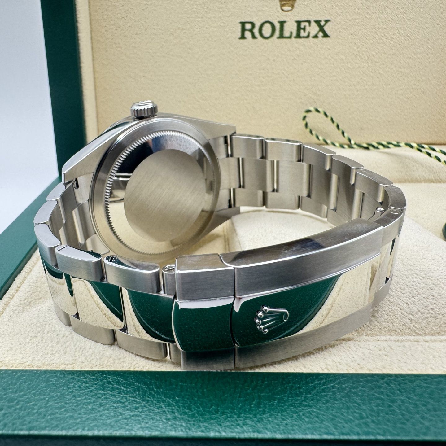 Rolex Sky-Dweller 336934 (2024) - Green dial 42 mm Gold/Steel case (7/8)