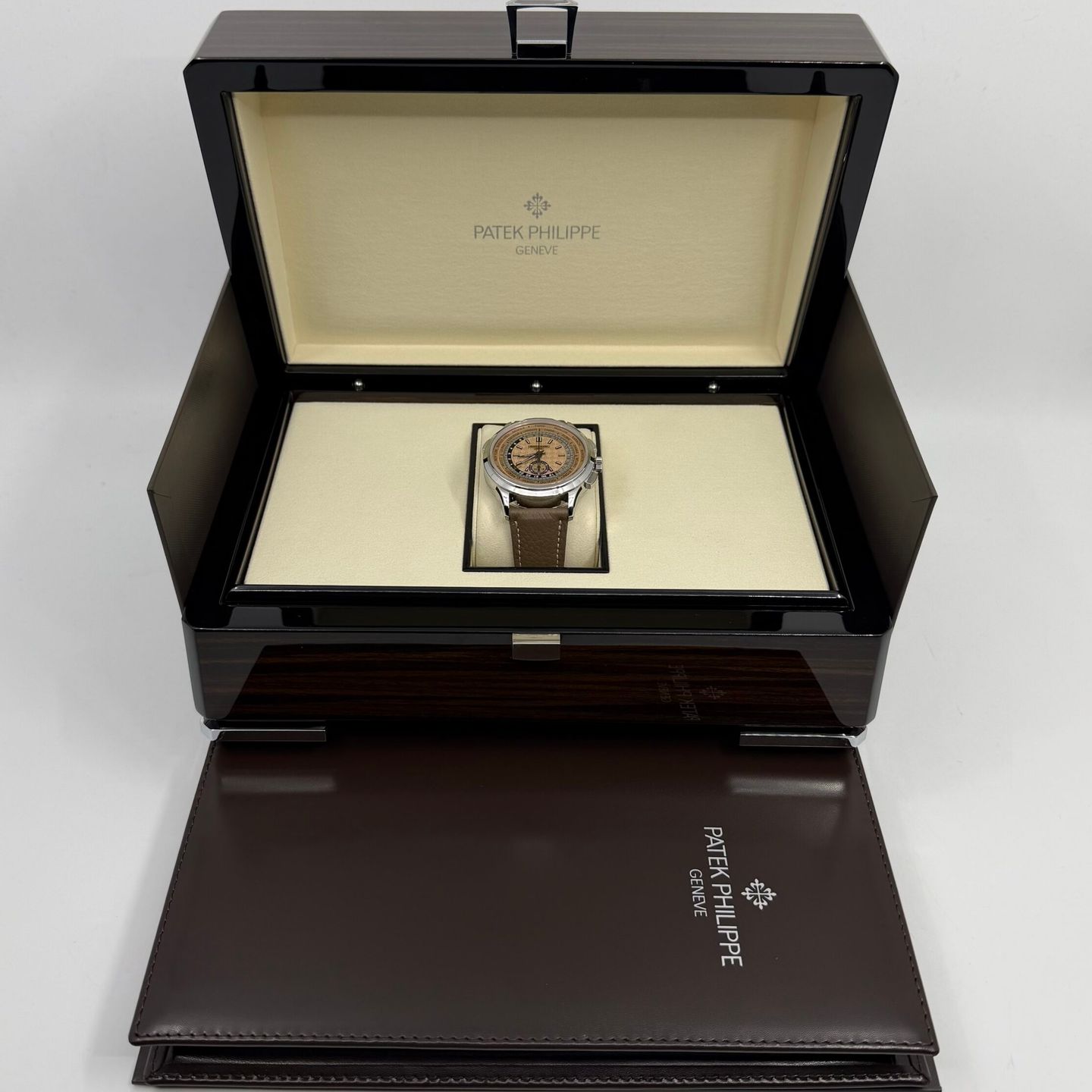 Patek Philippe World Time Chronograph 5935A-001 - (4/8)