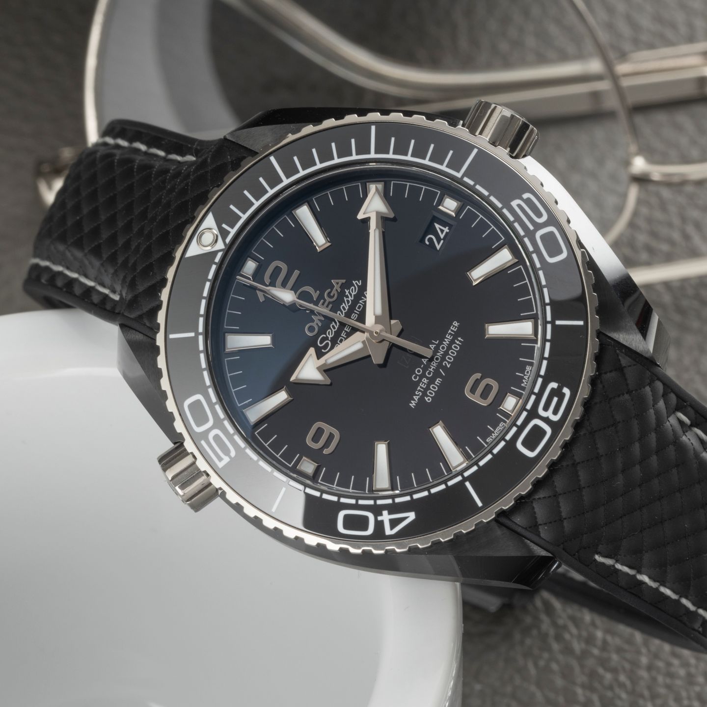 Omega Seamaster Planet Ocean 215.92.40.20.01.001 (2018) - Black dial 40 mm Ceramic case (1/8)