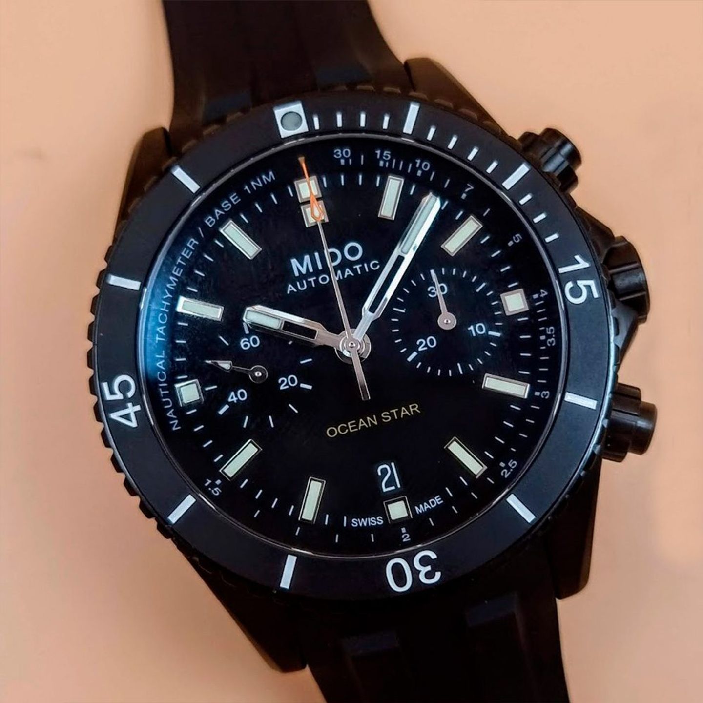 Mido Ocean Star M026.627.37.051.00 (2025) - Black dial 44 mm Steel case (2/8)