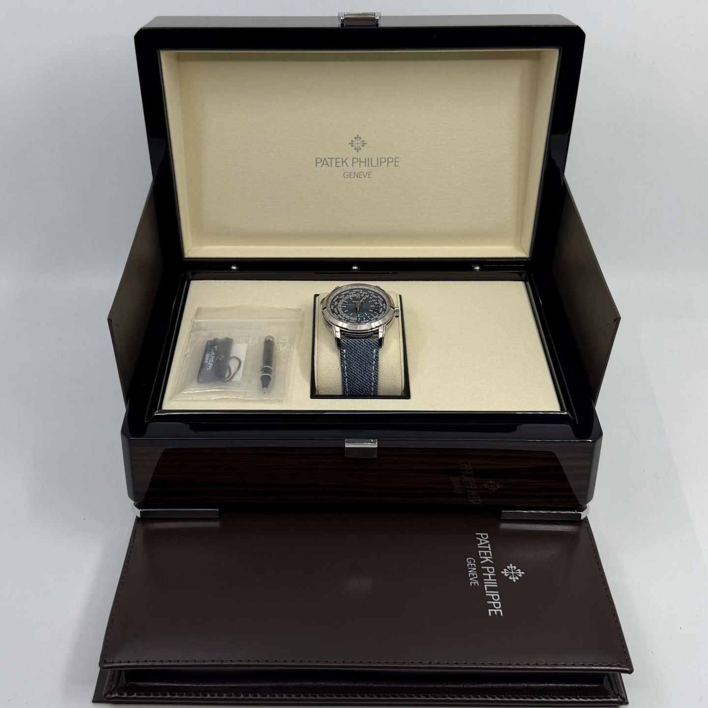 Patek Philippe World Time 5330G-001 - (4/8)