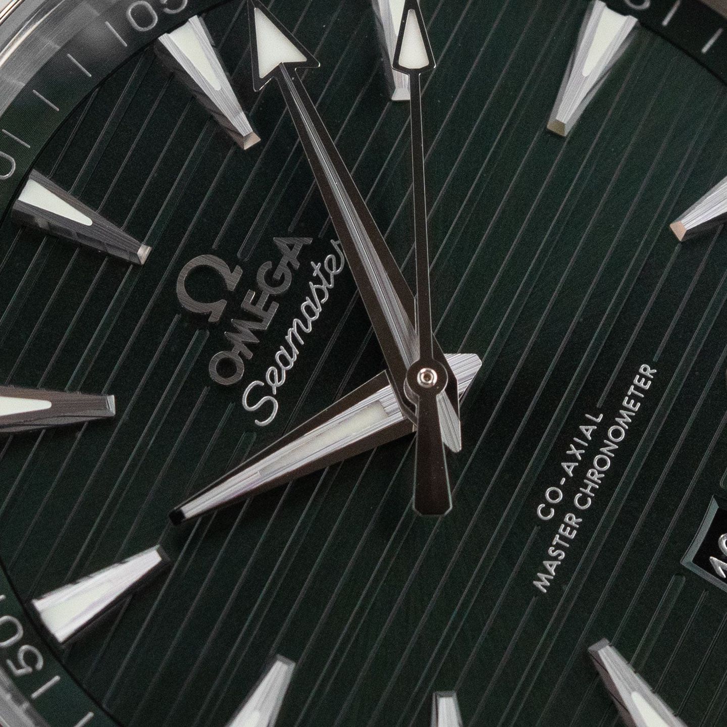 Omega Seamaster Aqua Terra 220.10.41.21.10.001 (2025) - Green dial 41 mm Steel case (3/8)