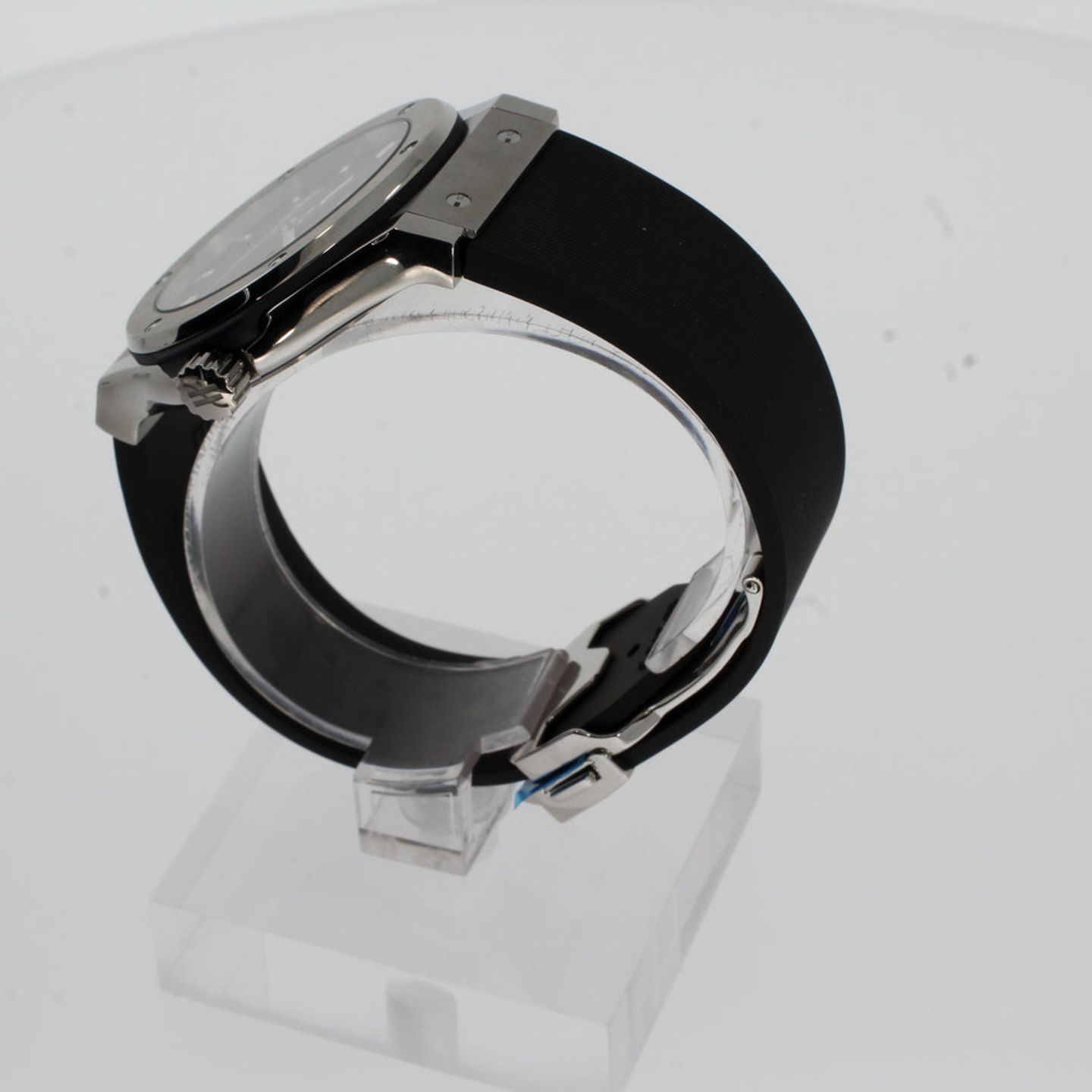 Hublot Classic Fusion 542.NX.1171.RX (2025) - Black dial 42 mm Titanium case (3/4)