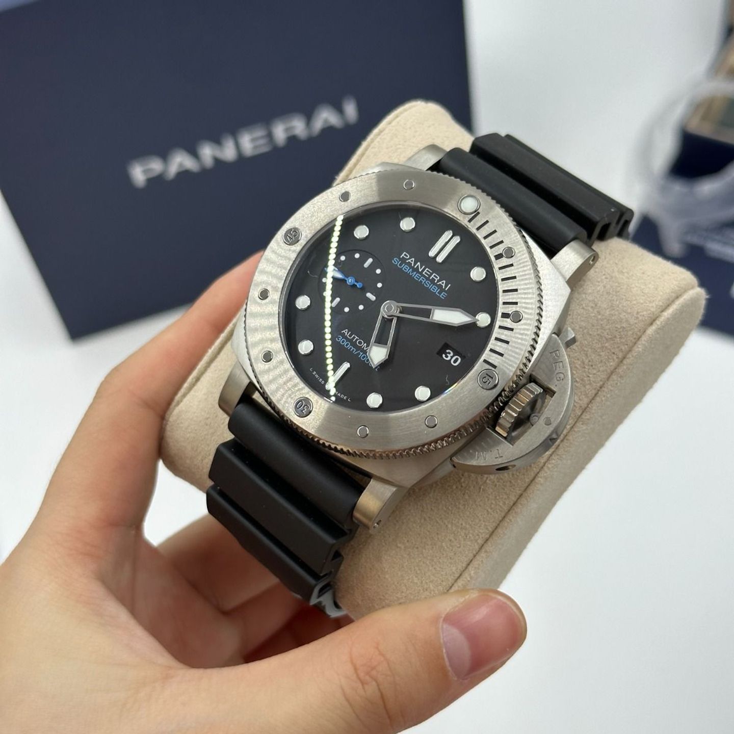 Panerai Luminor Submersible 1950 3 Days Automatic PAM02305 (2023) - Zwart wijzerplaat 47mm Titanium (7/8)