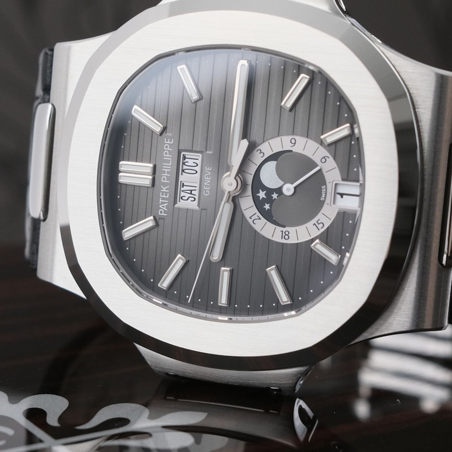 Patek Philippe Nautilus 5726A-001 (2021) - Black dial 41 mm Steel case (6/8)
