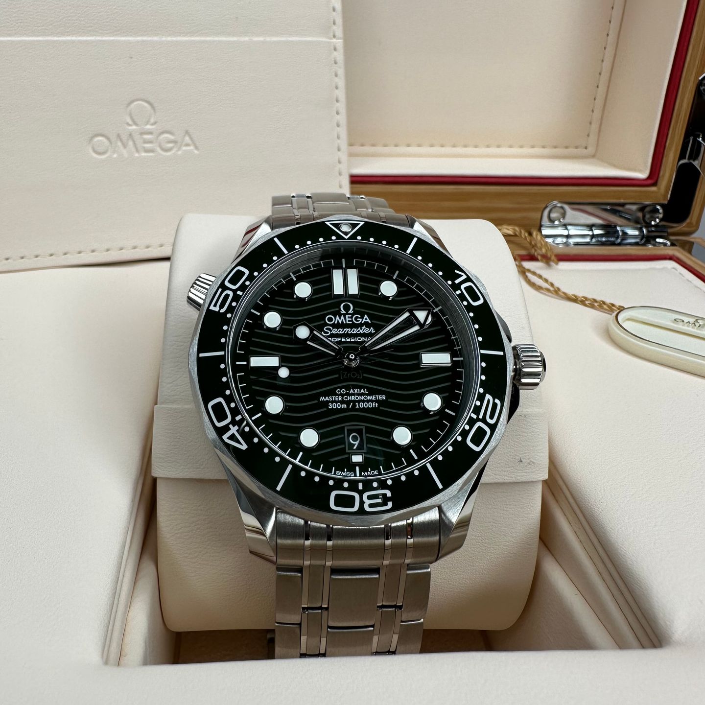 Omega Seamaster Diver 300 M 210.30.42.20.10.001 (2023) - Green dial 42 mm Steel case (5/8)