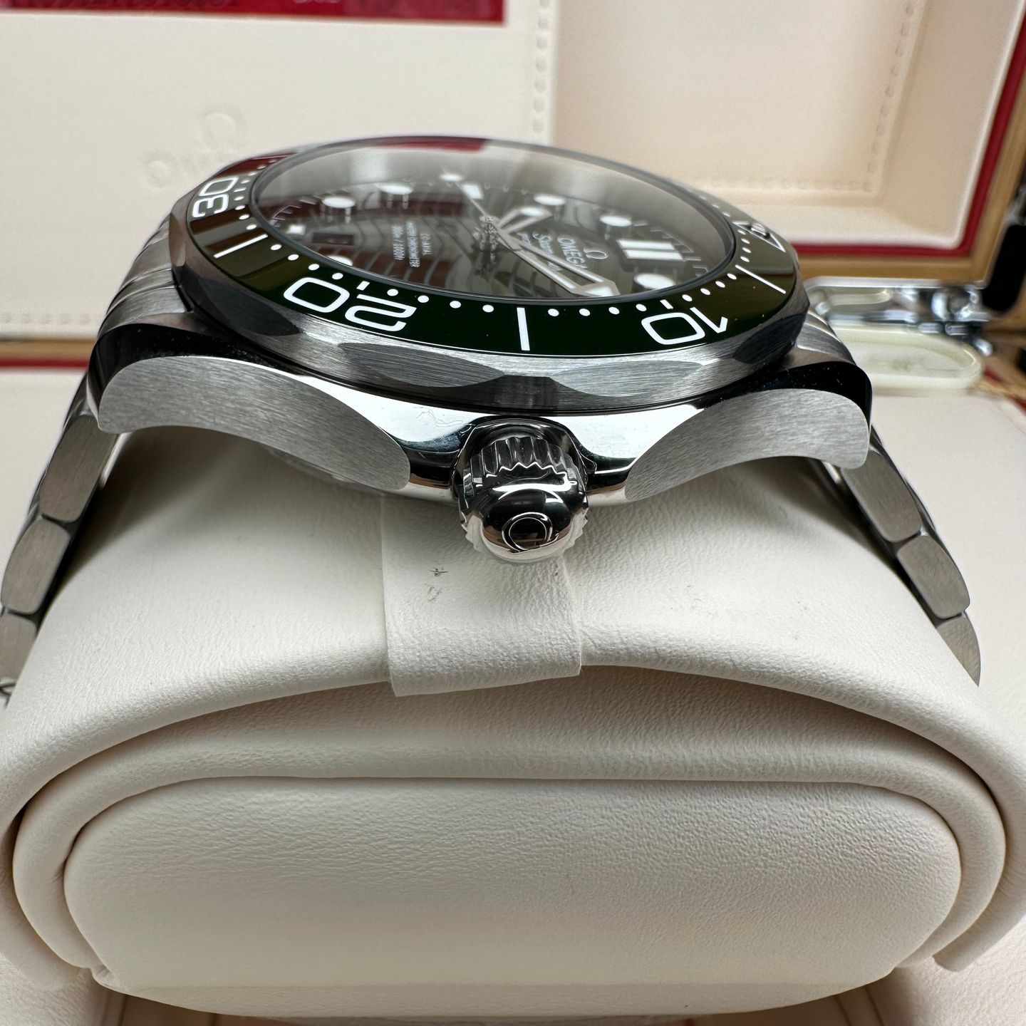 Omega Seamaster Diver 300 M 210.30.42.20.10.001 (2023) - Green dial 42 mm Steel case (6/8)