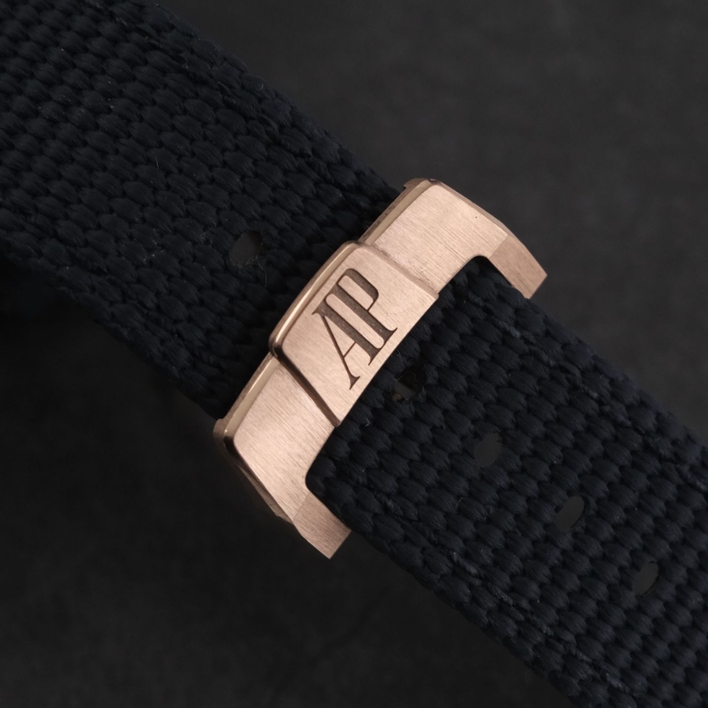 Audemars Piguet CODE 11.59 26394OR (2023) - Blue dial 41 mm Rose Gold case (6/8)